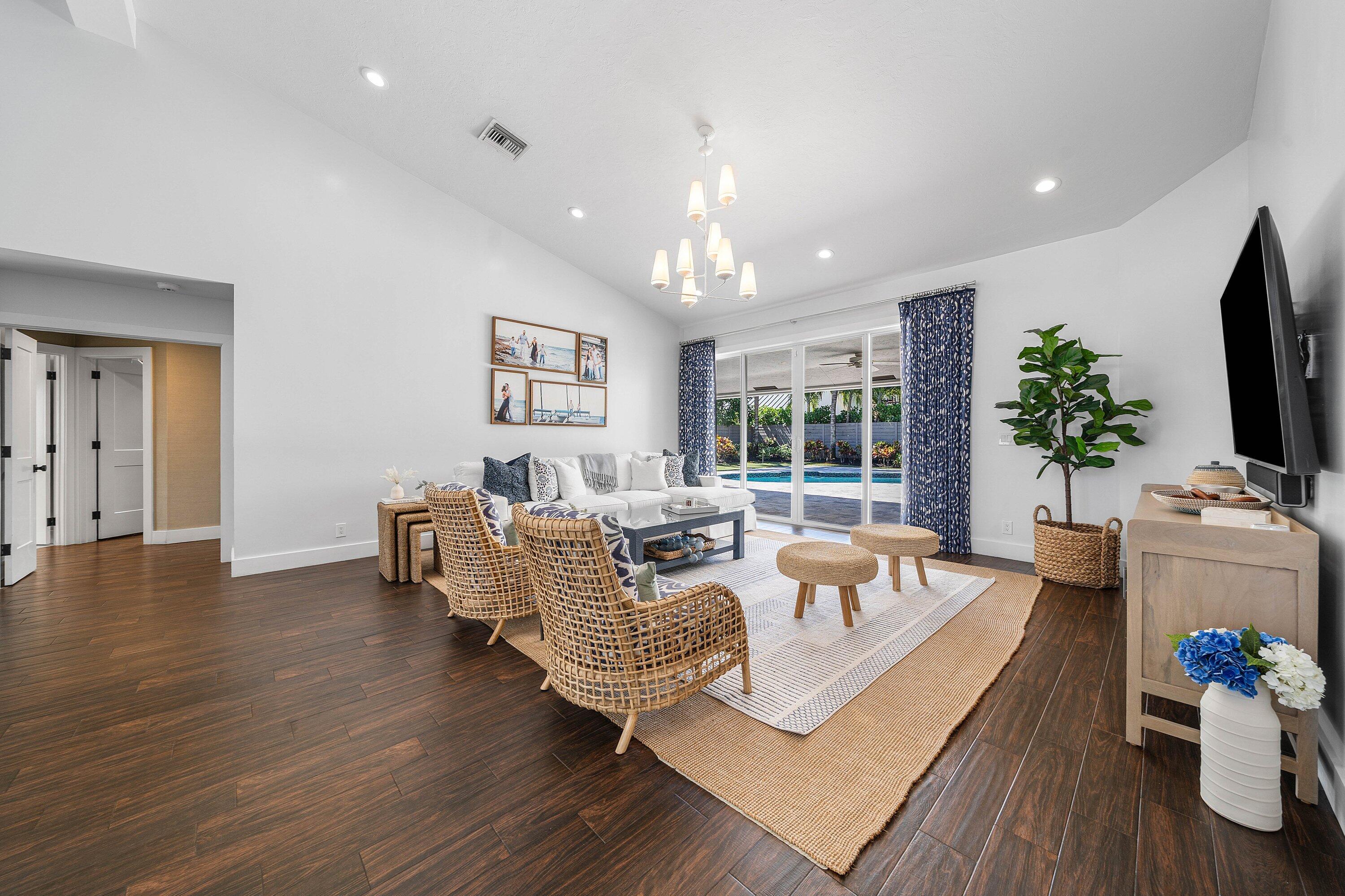 916 SW 37th Court