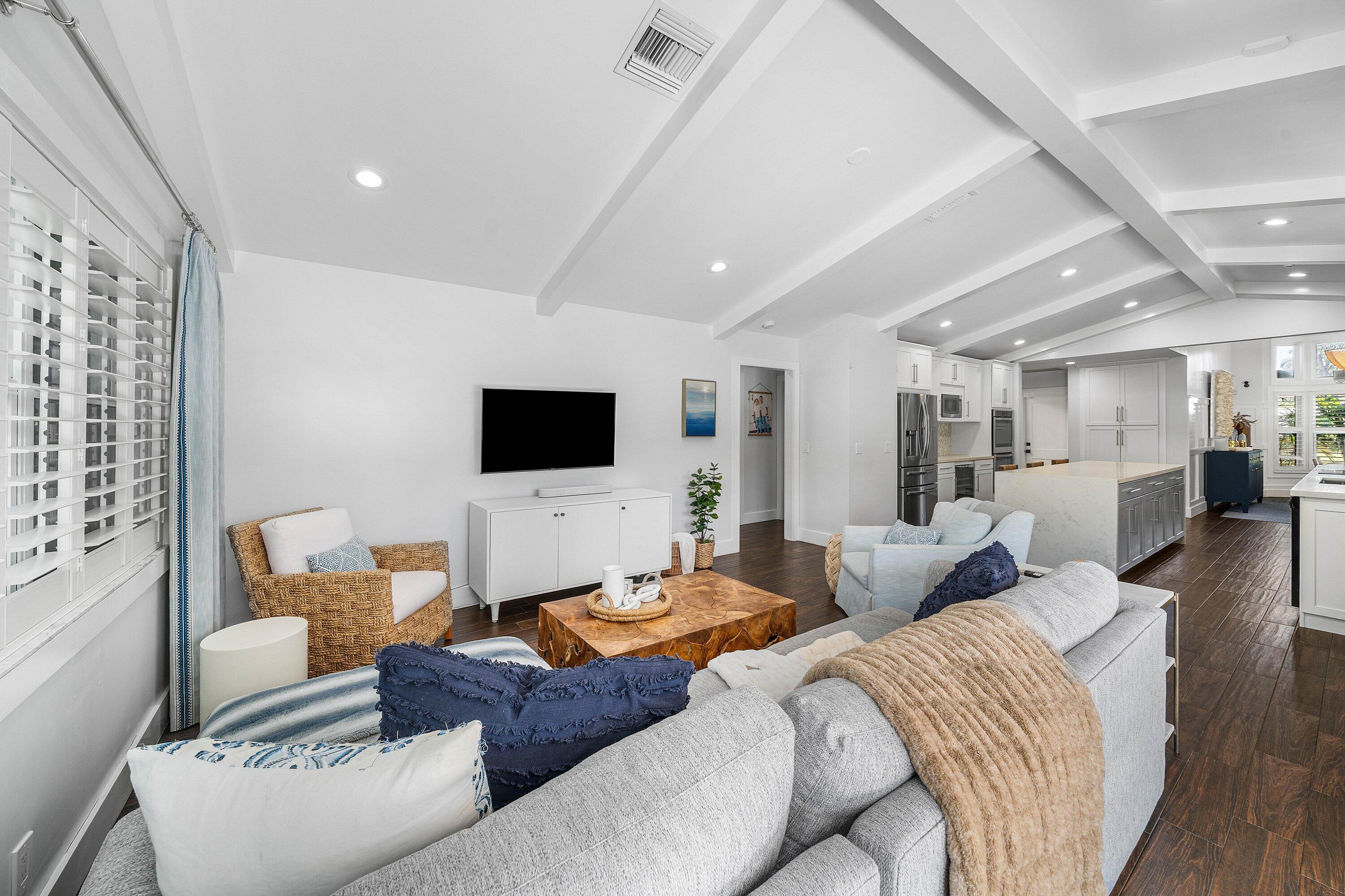 916 SW 37th Court
