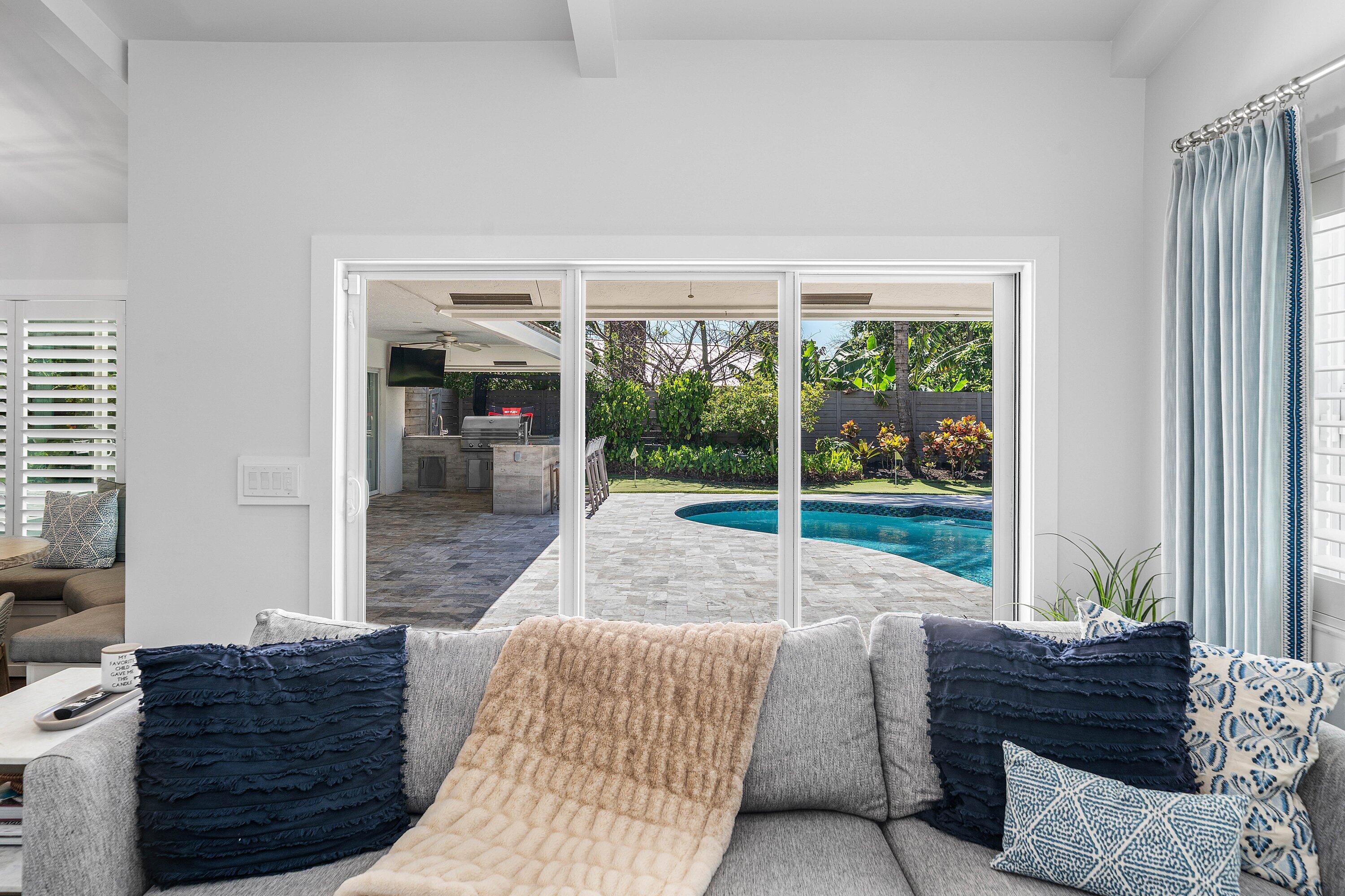 916 SW 37th Court