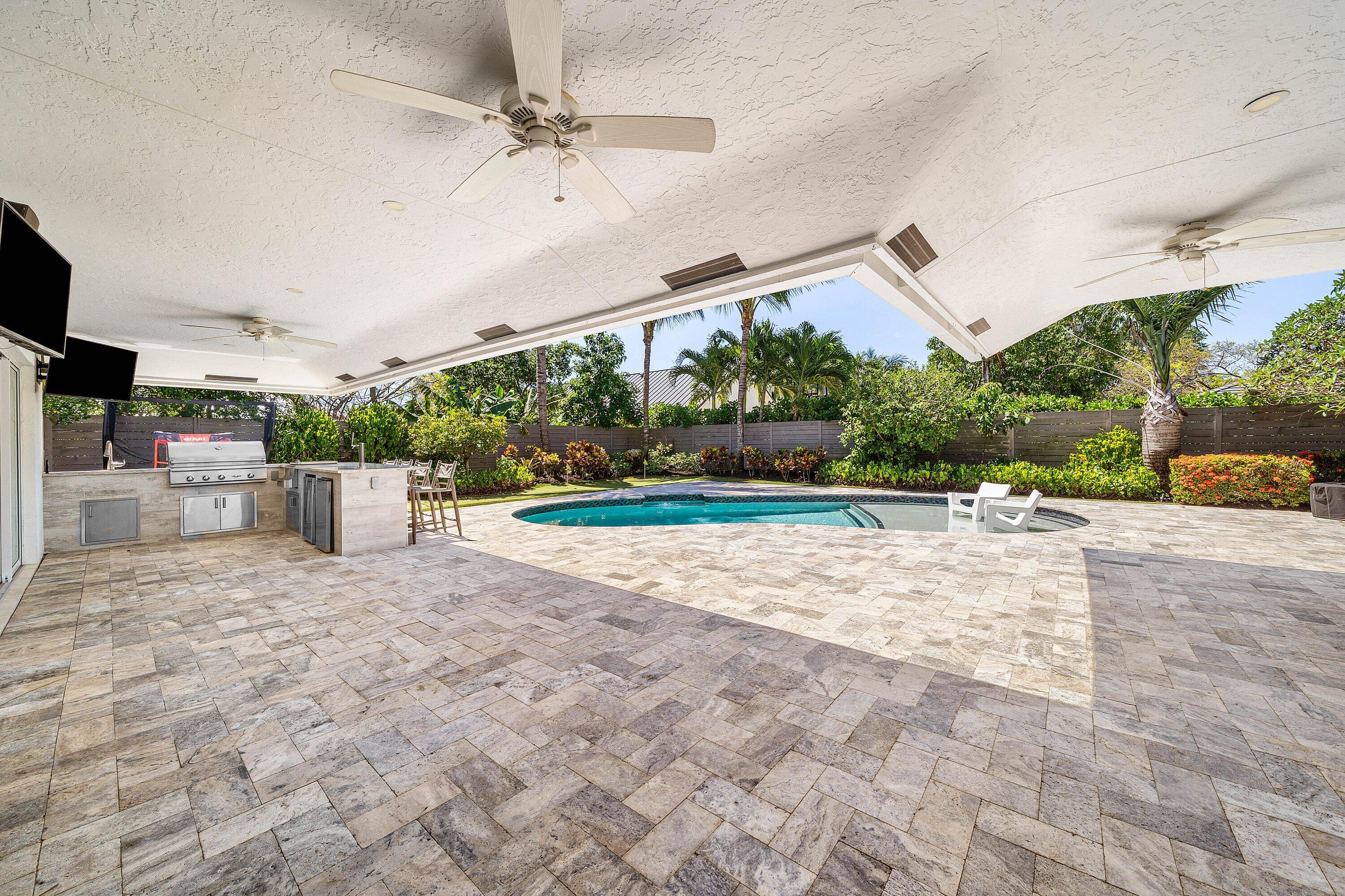 916 SW 37th Court