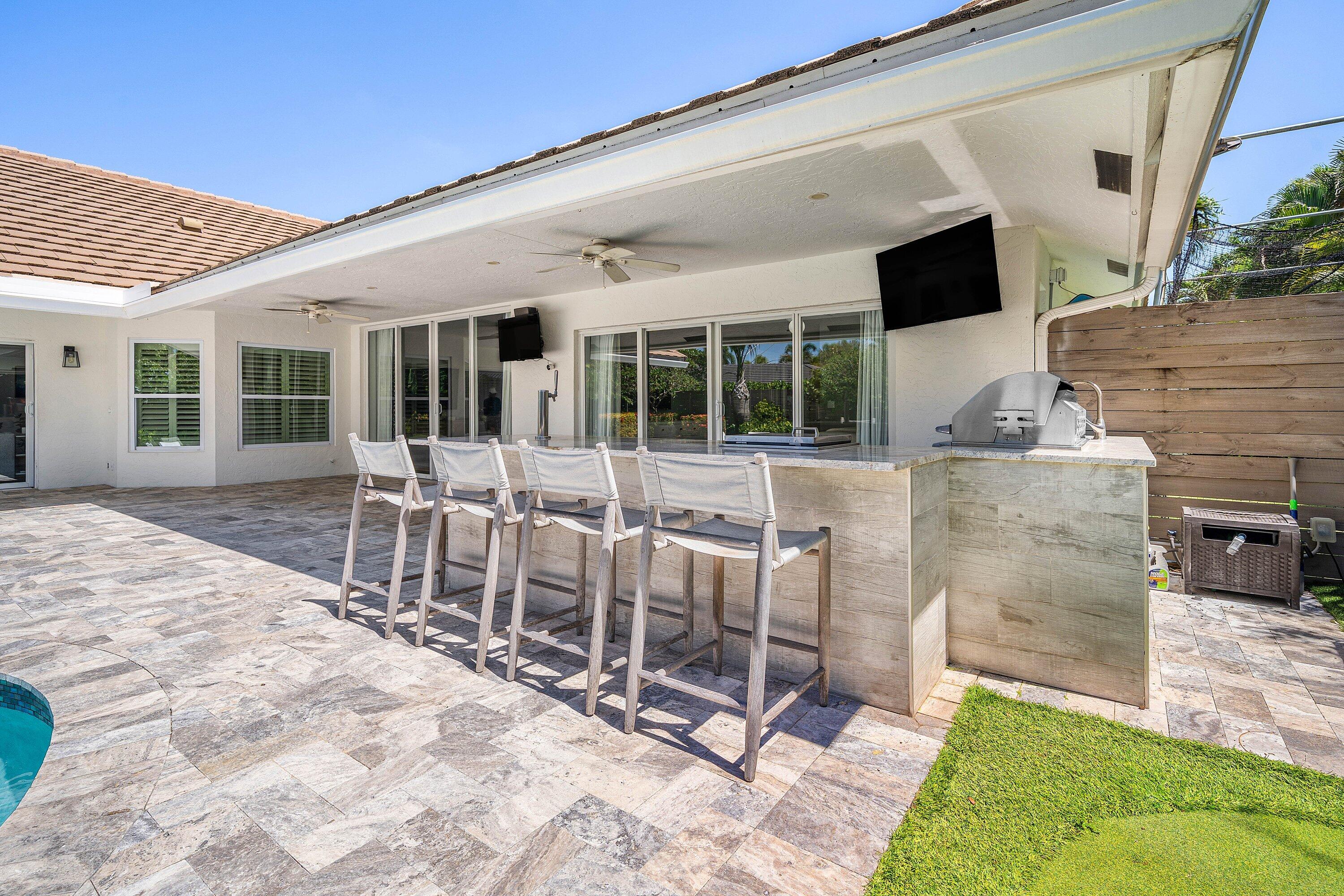 916 SW 37th Court