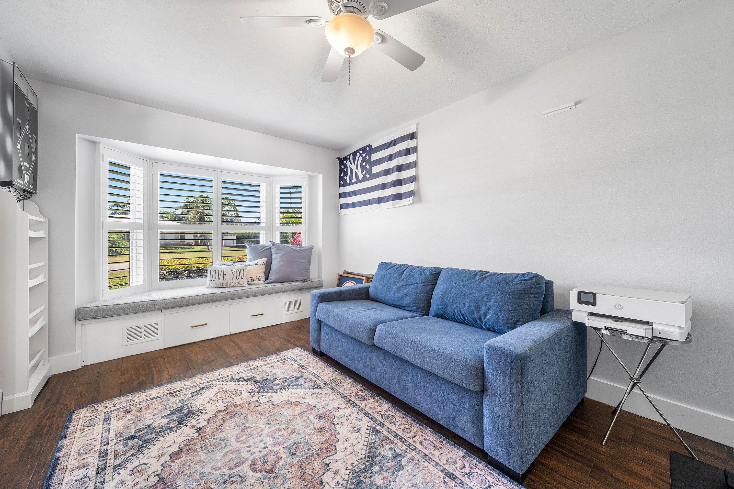 916 SW 37th Court