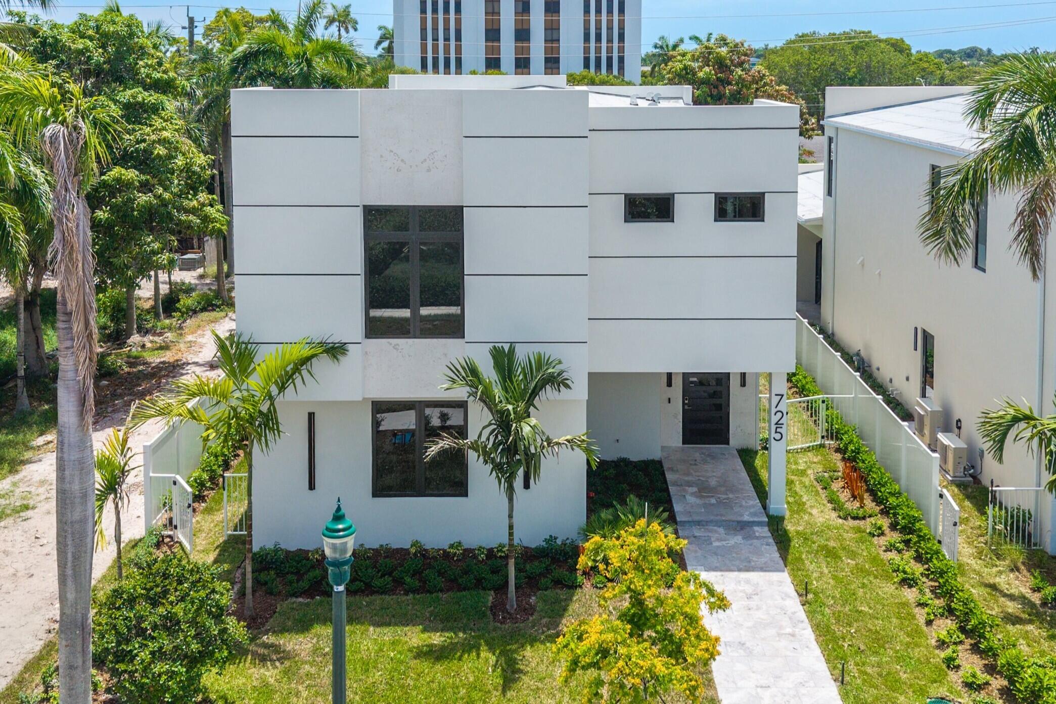725 SE 4th Avenue