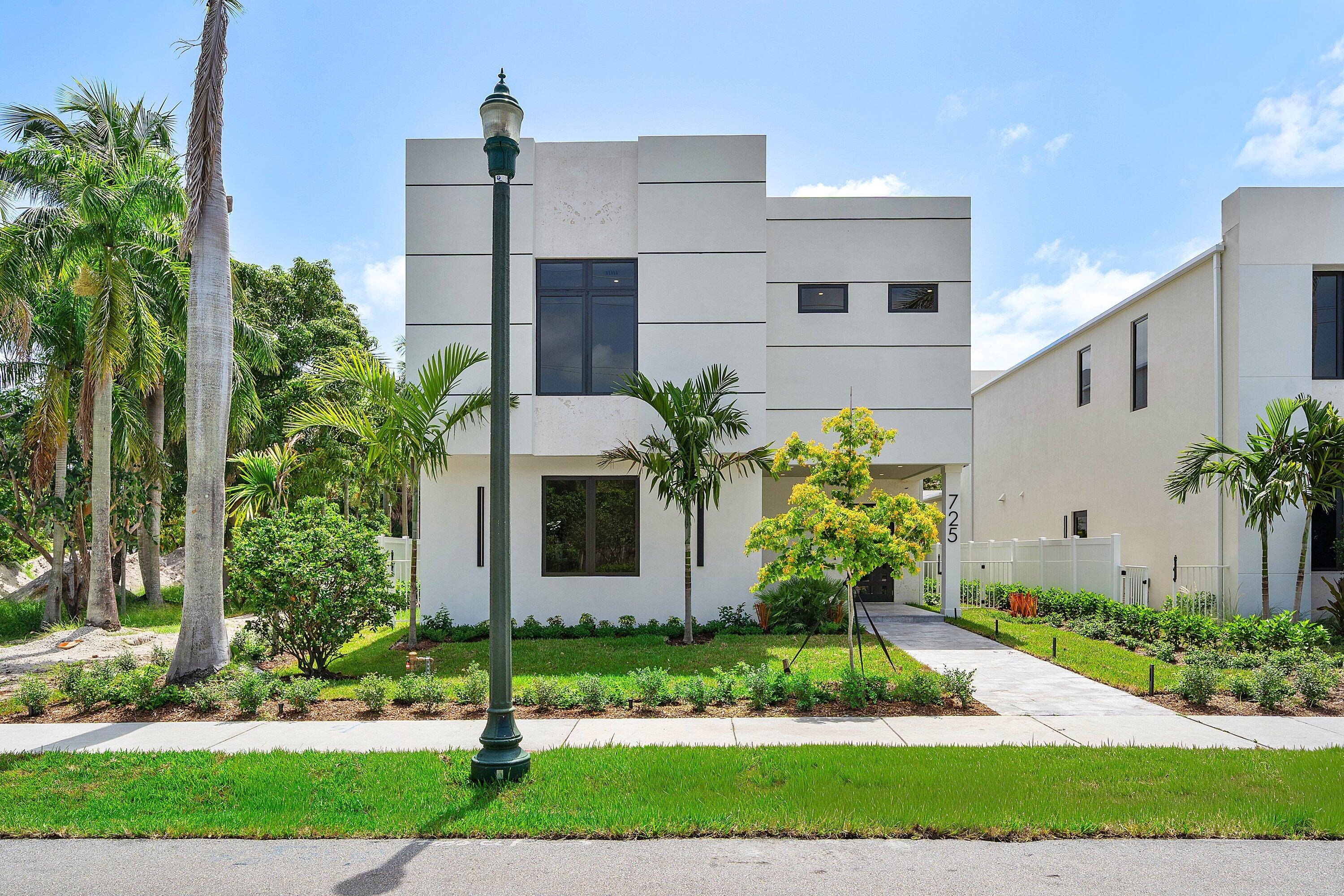 725 SE 4th Avenue