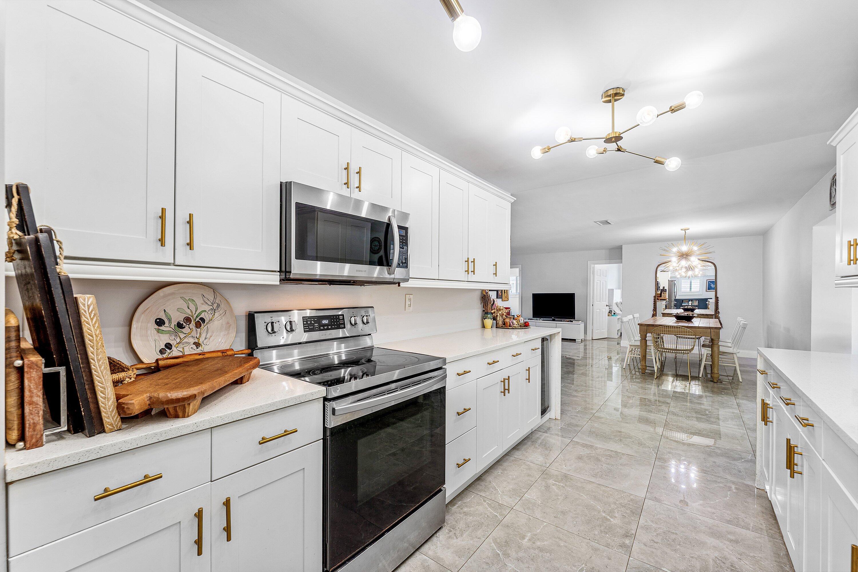 581 NW 13th Drive