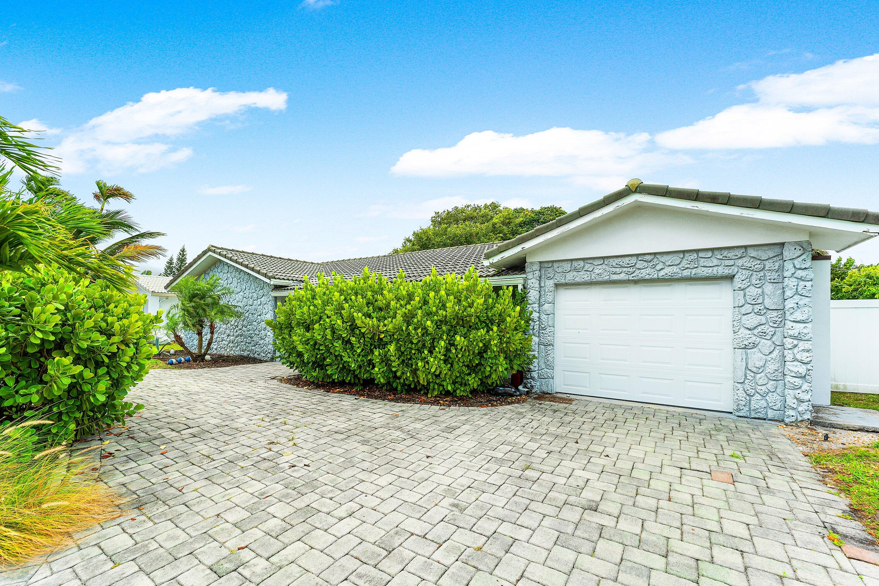 581 NW 13th Drive