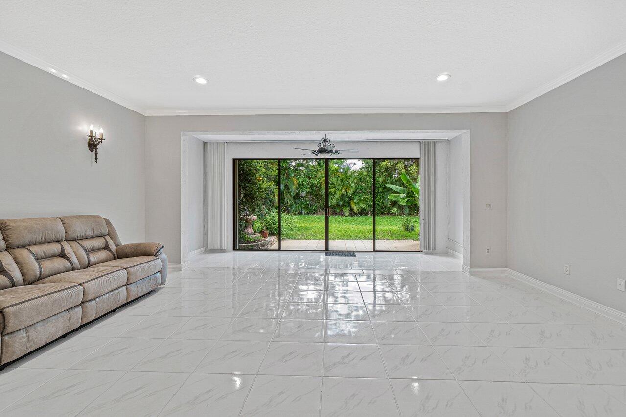 6366 Longboat Lane 105