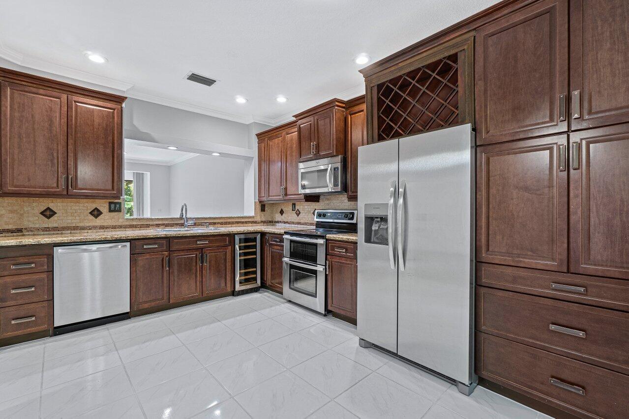 6366 Longboat Lane 105