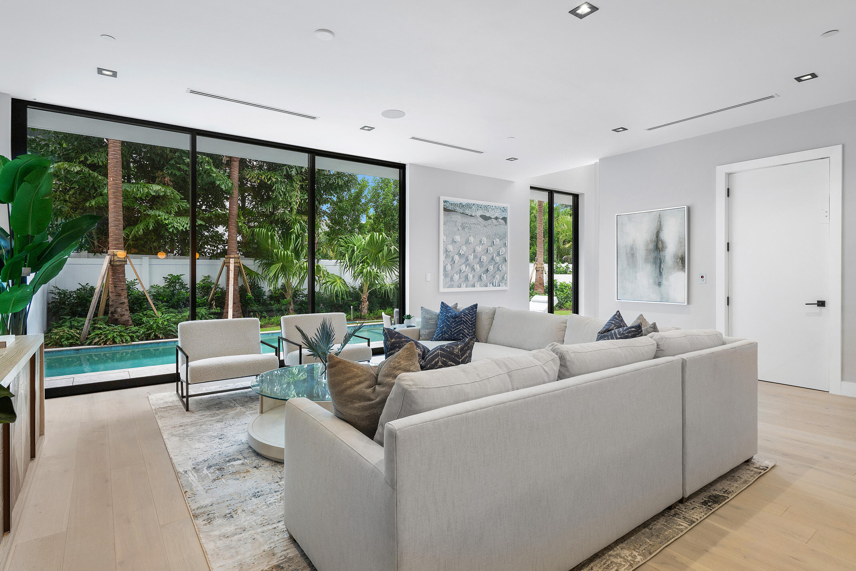 926 Kenmont Lane