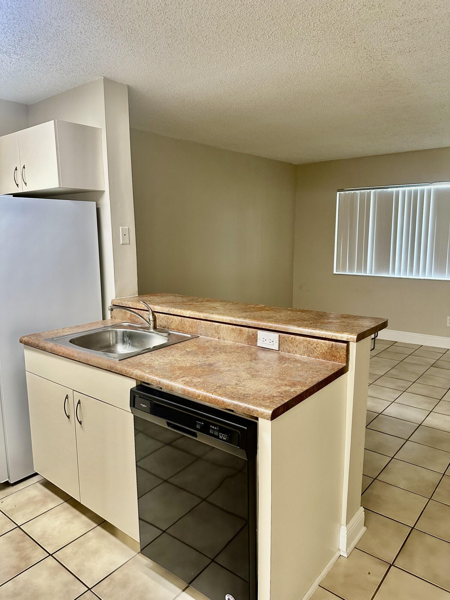 1523 Meadows Circle W 1523