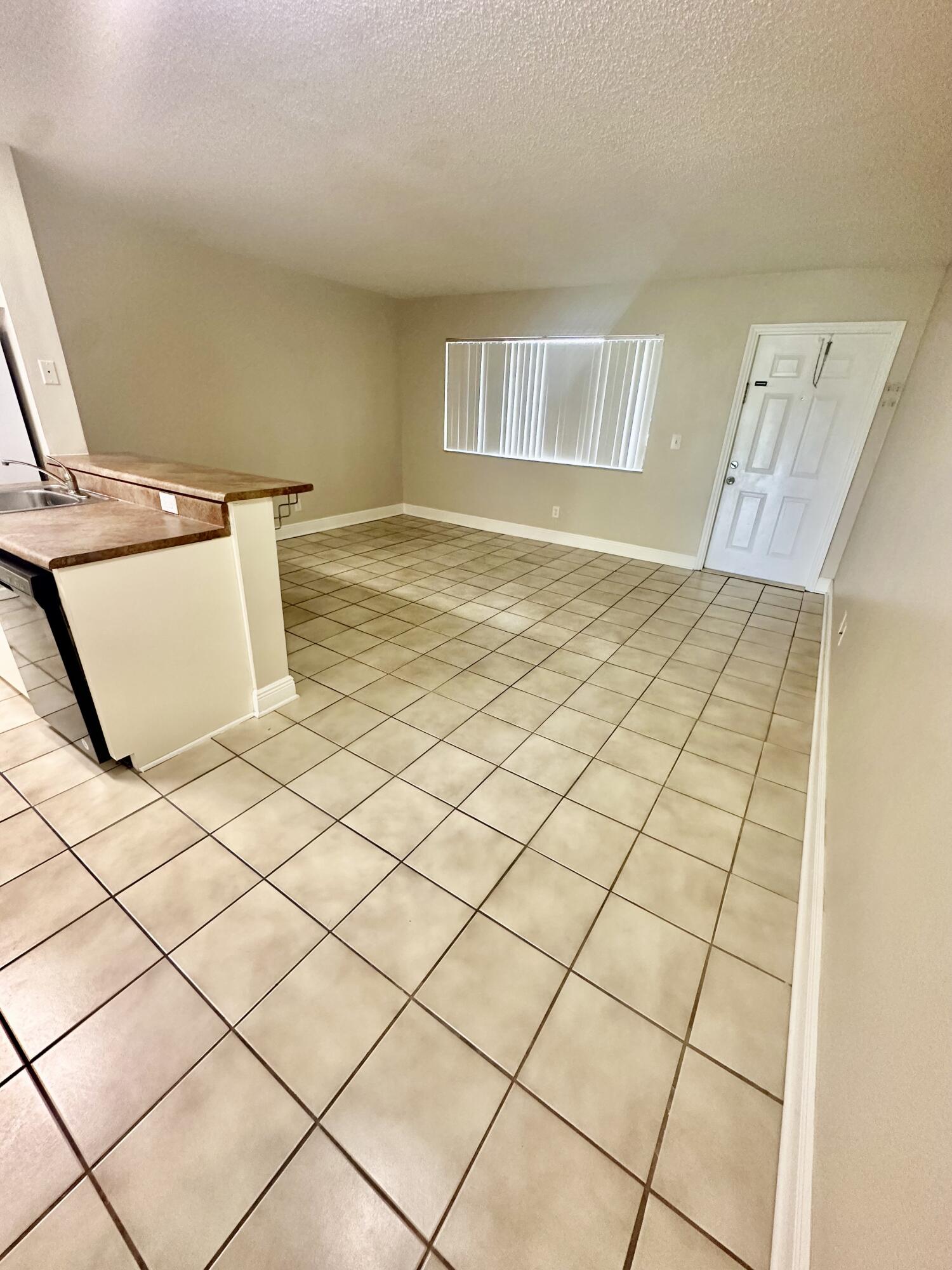 1523 Meadows Circle W 1523