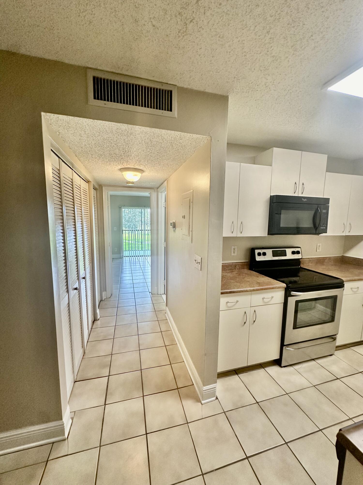 1523 Meadows Circle W 1523