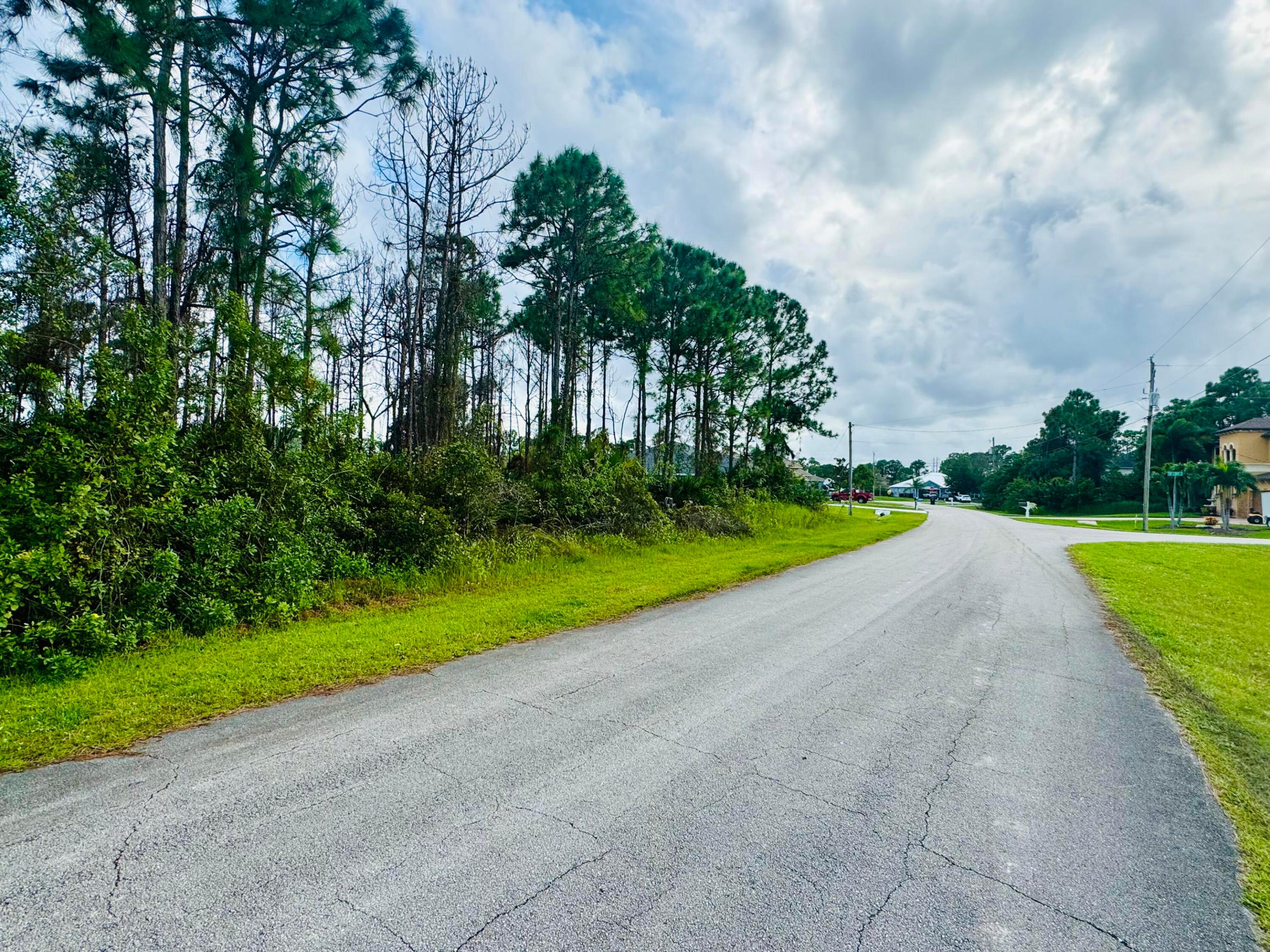 5814 NW Gillespie Avenue, Port St. Lucie