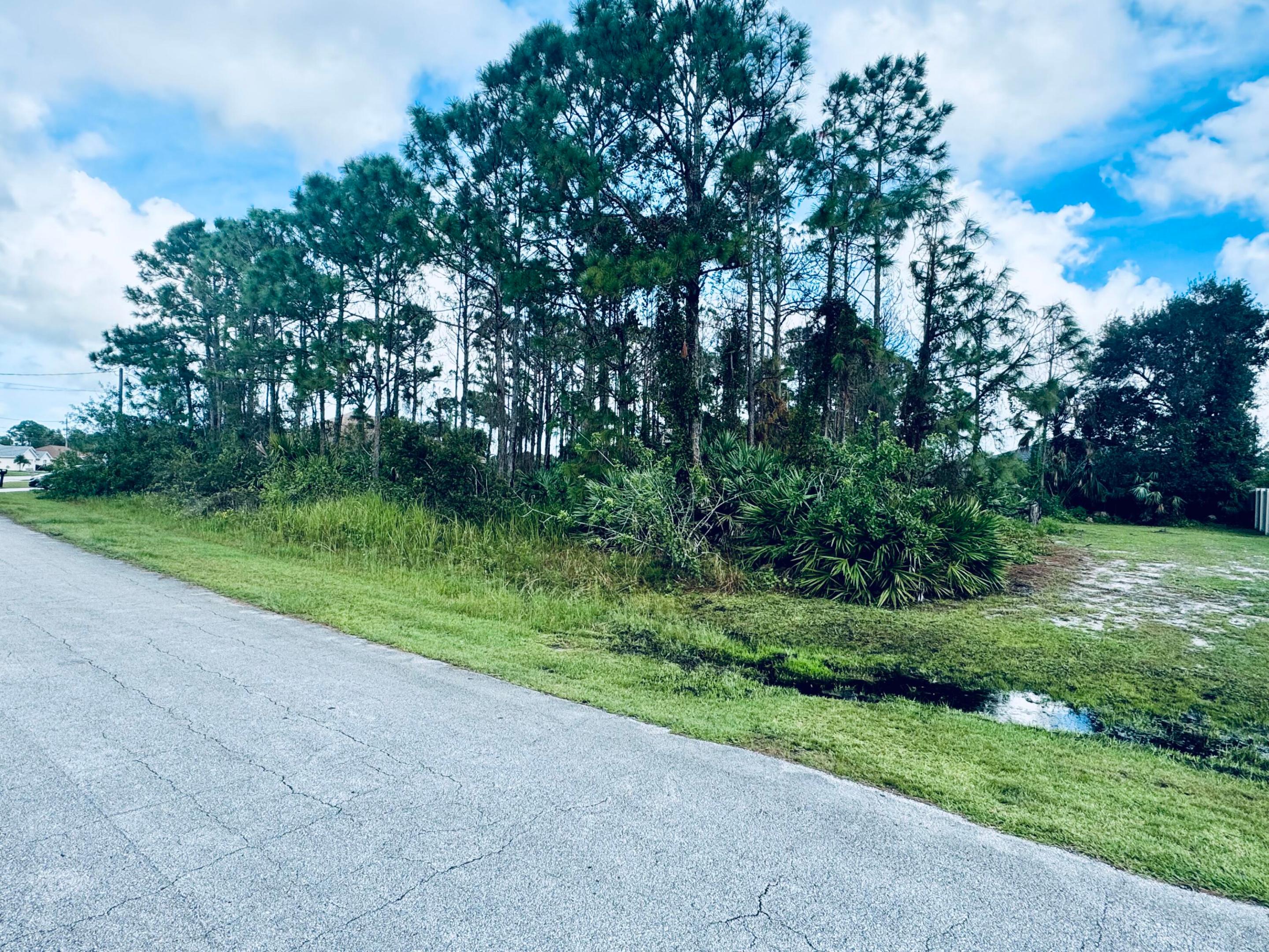 5814 NW Gillespie Avenue, Port St. Lucie