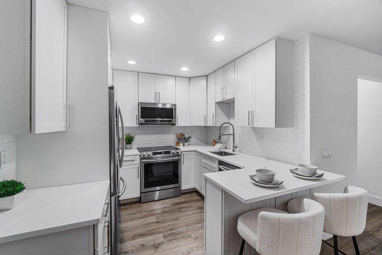 301 Venetian Drive 14