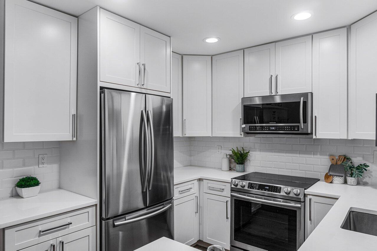 301 Venetian Drive 14