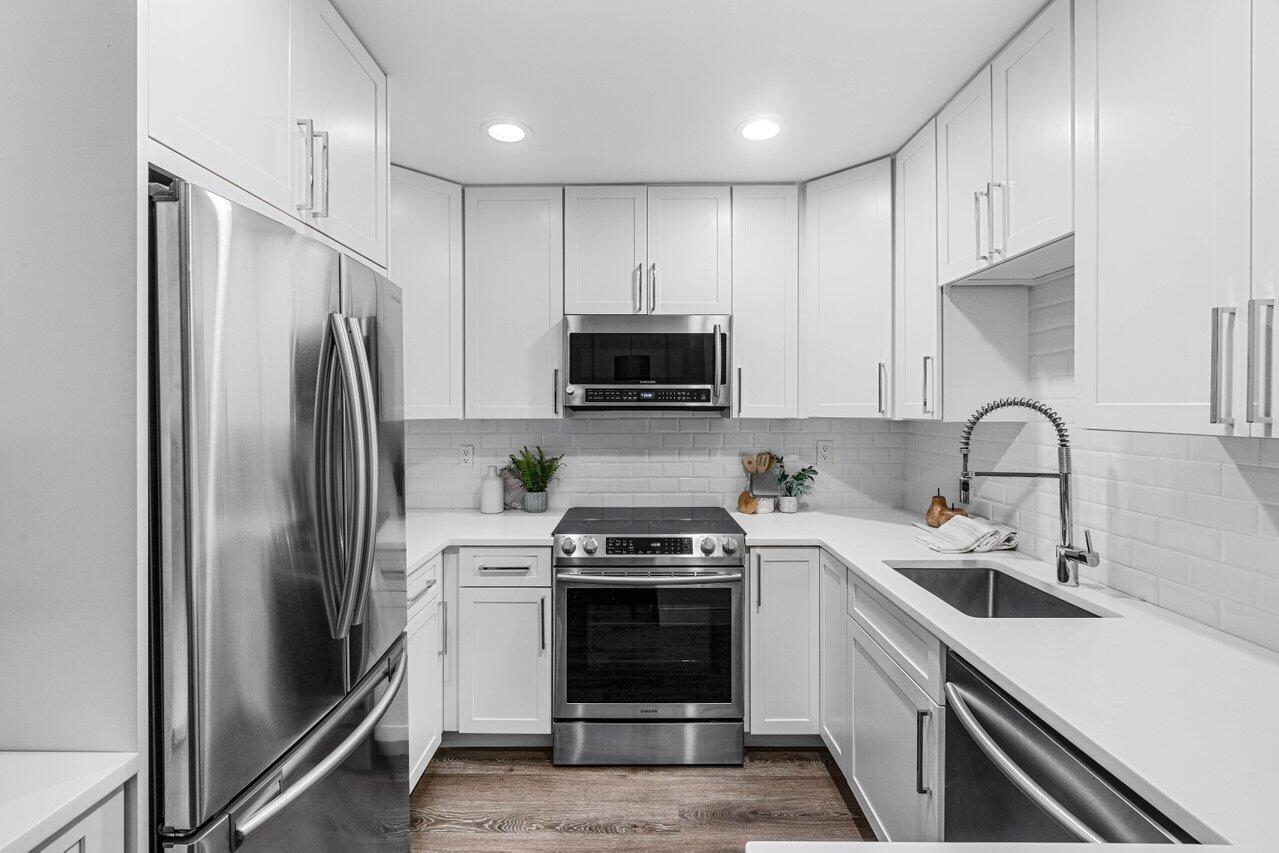 301 Venetian Drive 14