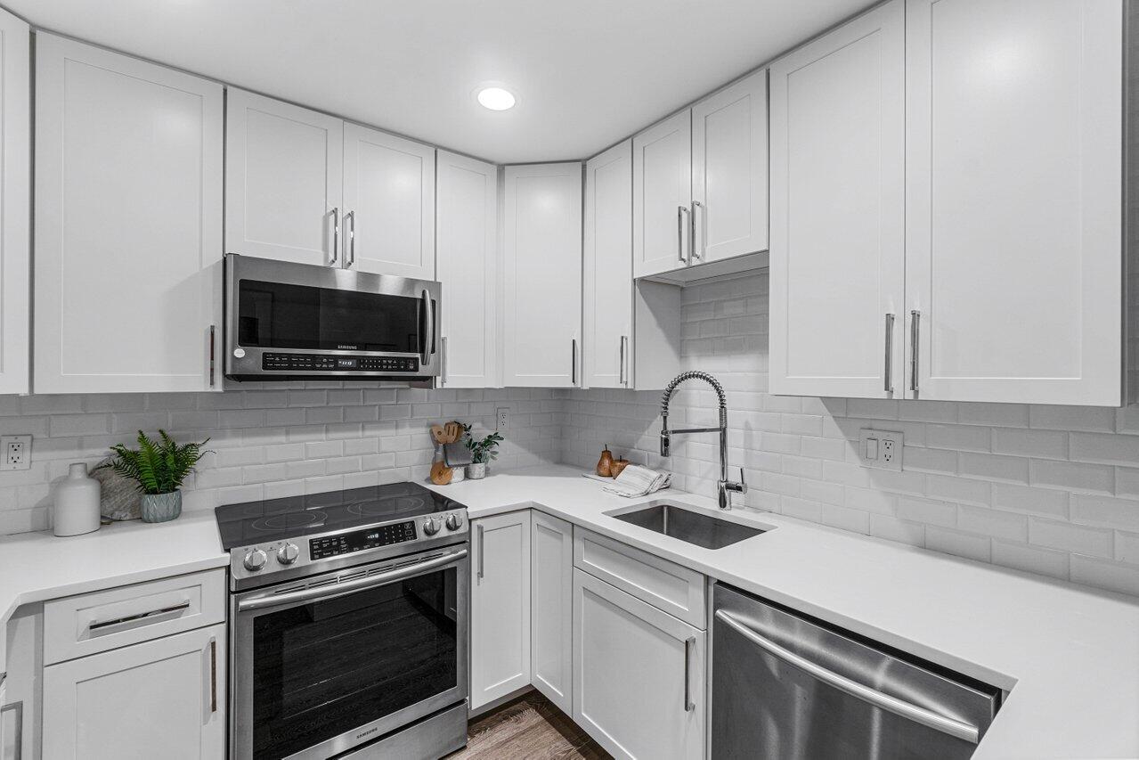 301 Venetian Drive 14