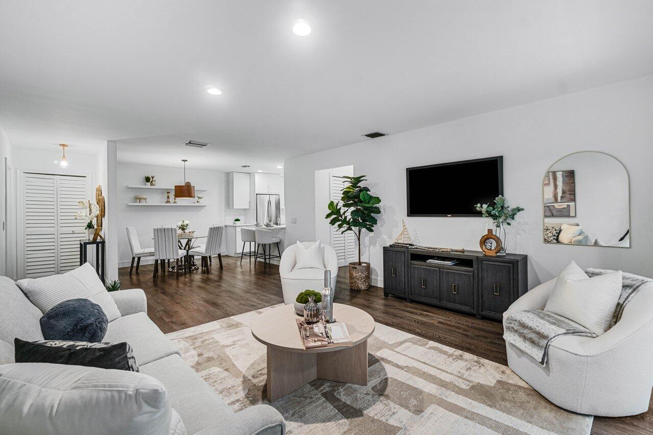 301 Venetian Drive 14