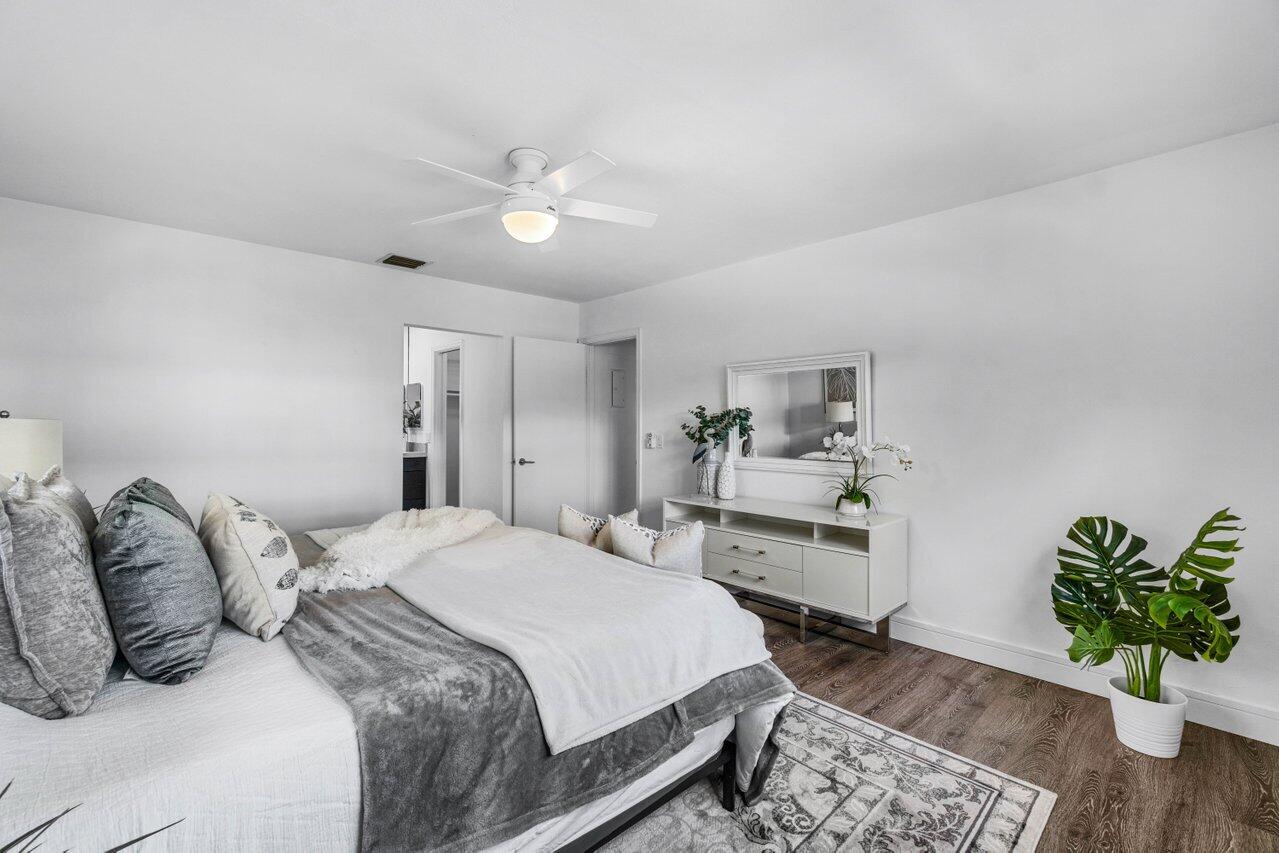 301 Venetian Drive 14