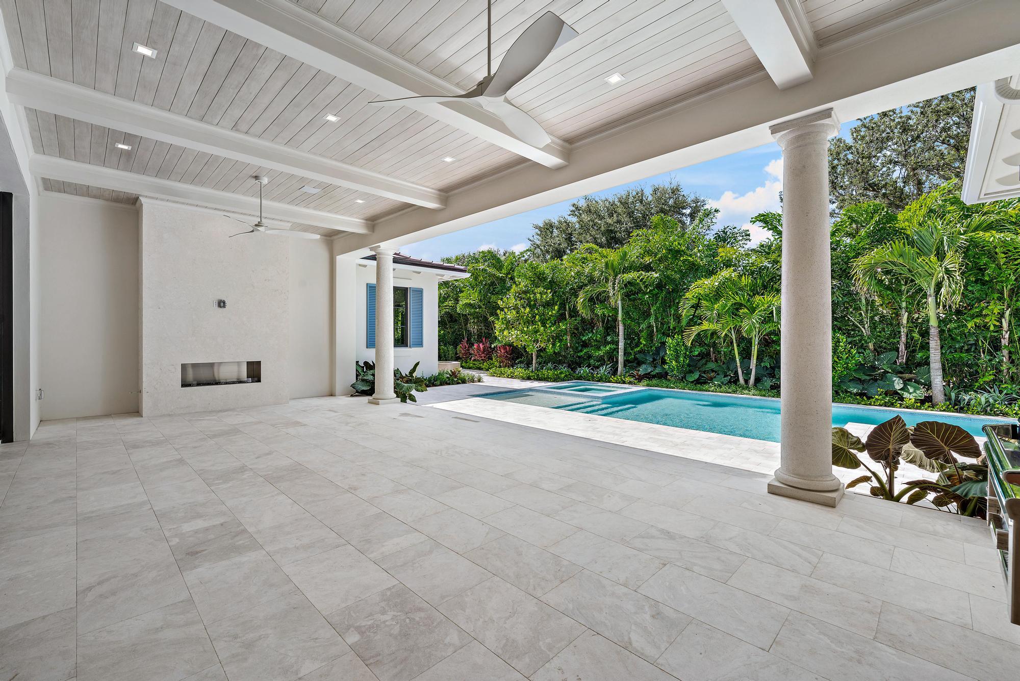 2916 Bluewater Cove