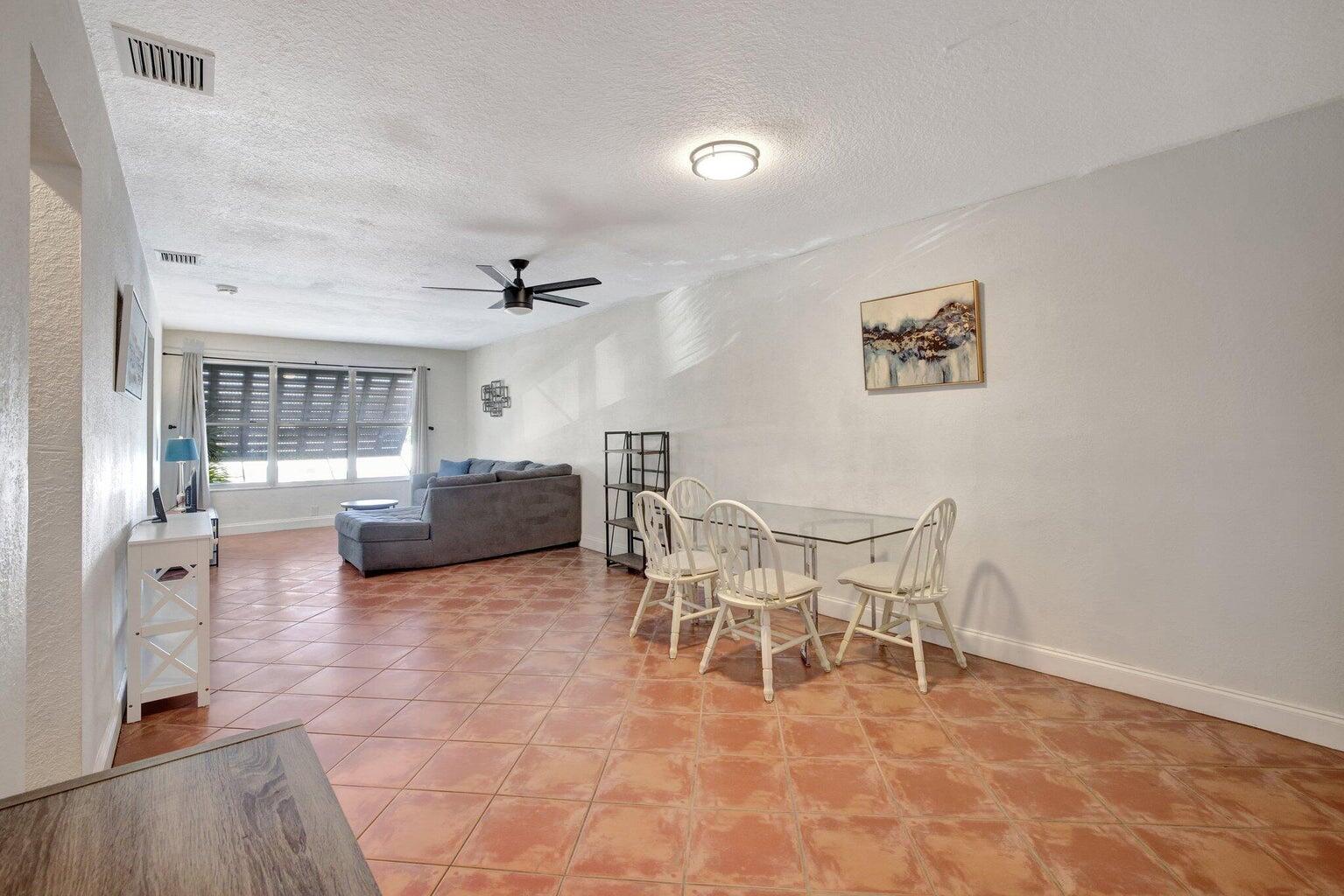 2400 NE 33rd Avenue 211
