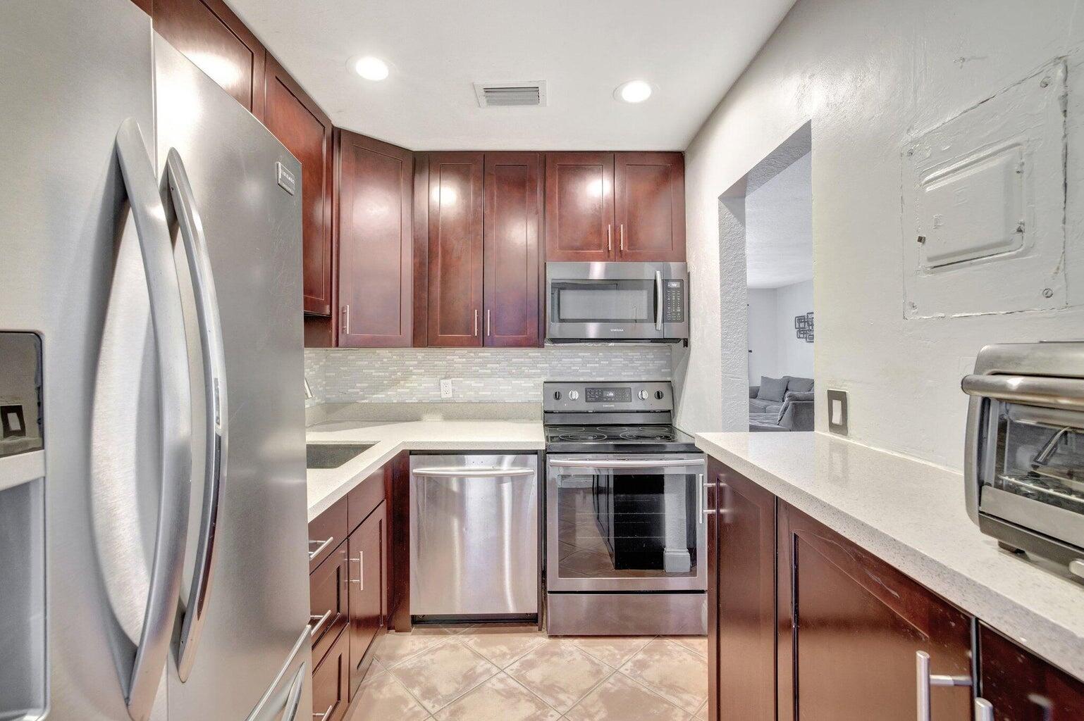 2400 NE 33rd Avenue 211