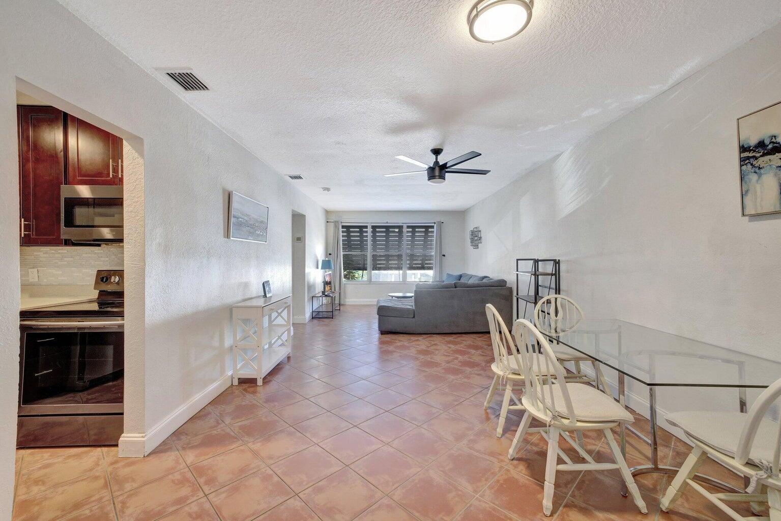 2400 NE 33rd Avenue 211