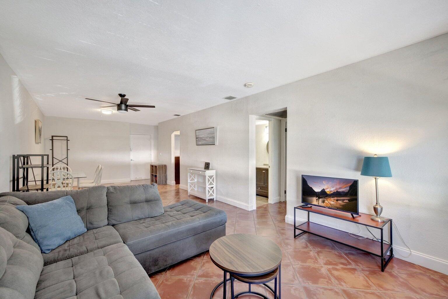 2400 NE 33rd Avenue 211
