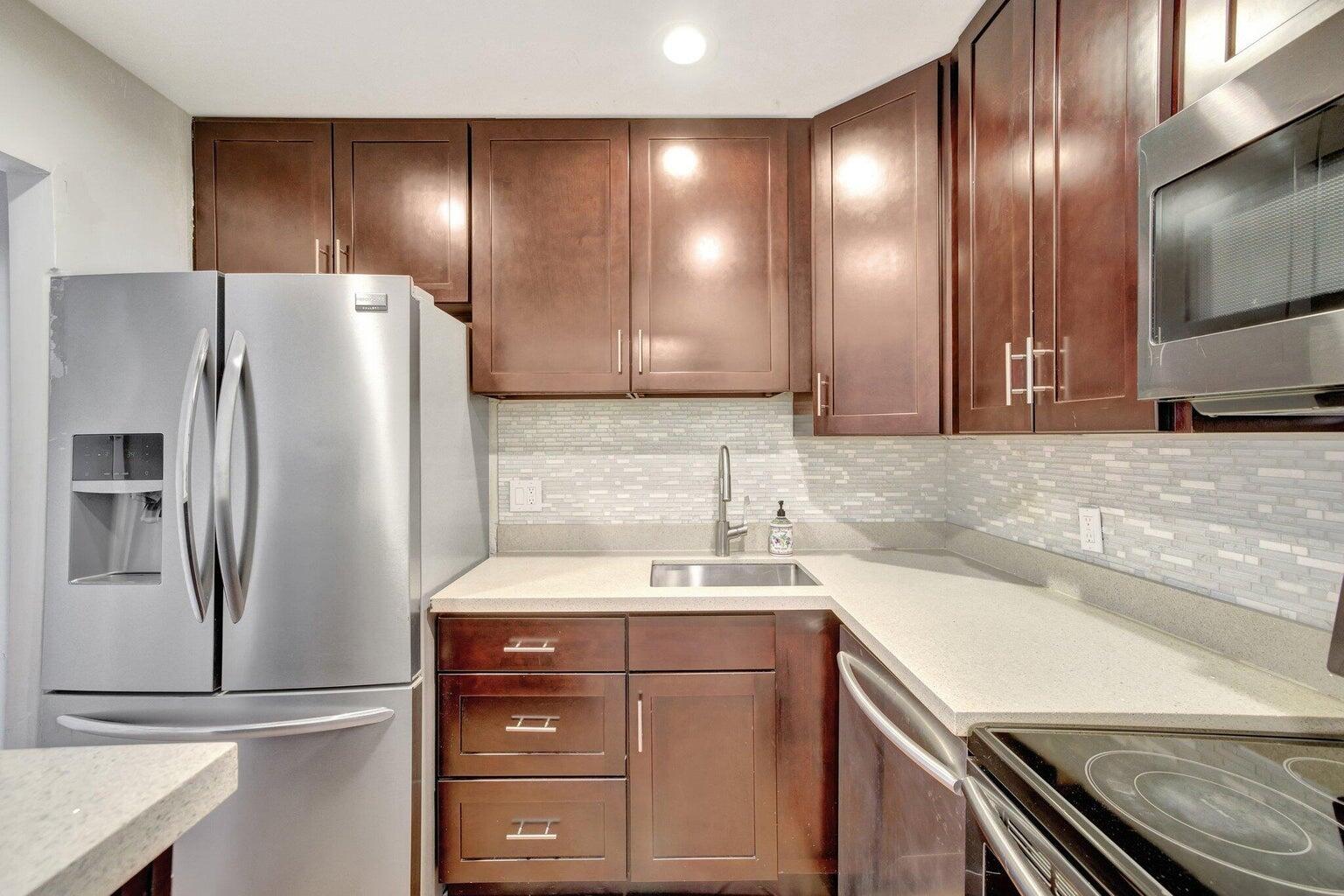 2400 NE 33rd Avenue 211