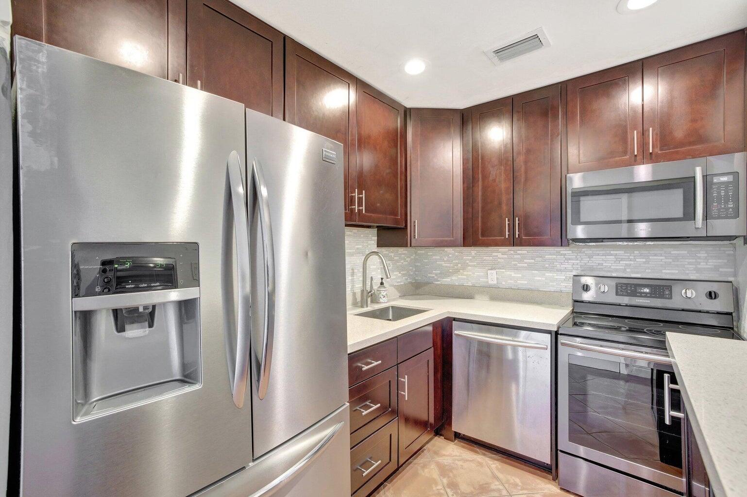 2400 NE 33rd Avenue 211