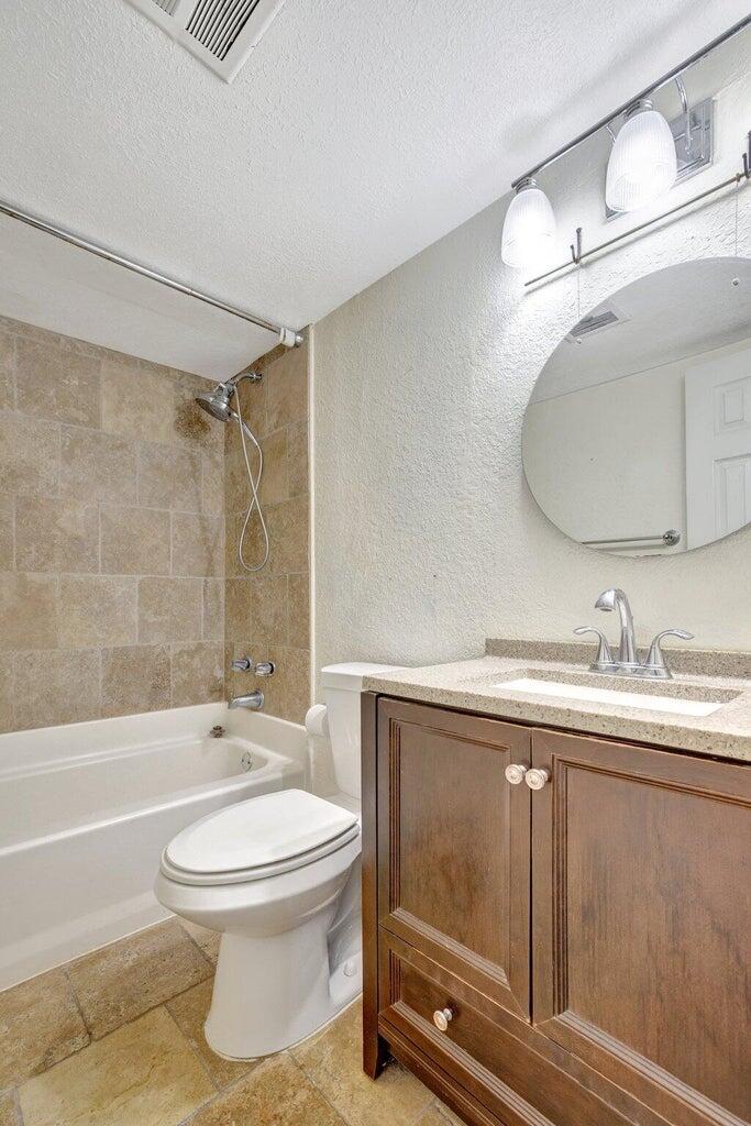 2400 NE 33rd Avenue 211