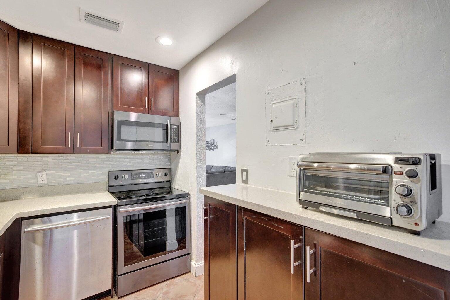2400 NE 33rd Avenue 211