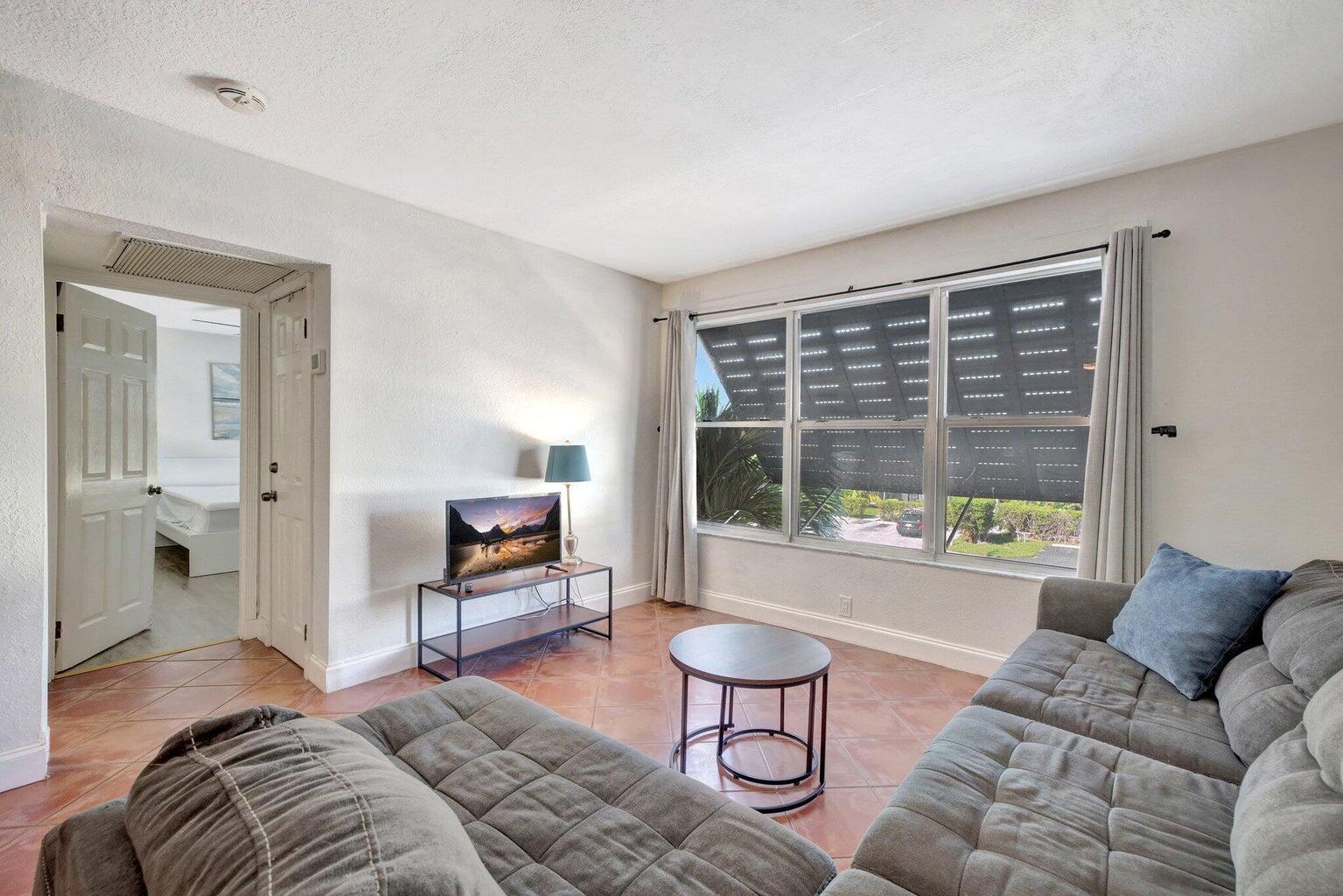 2400 NE 33rd Avenue 211