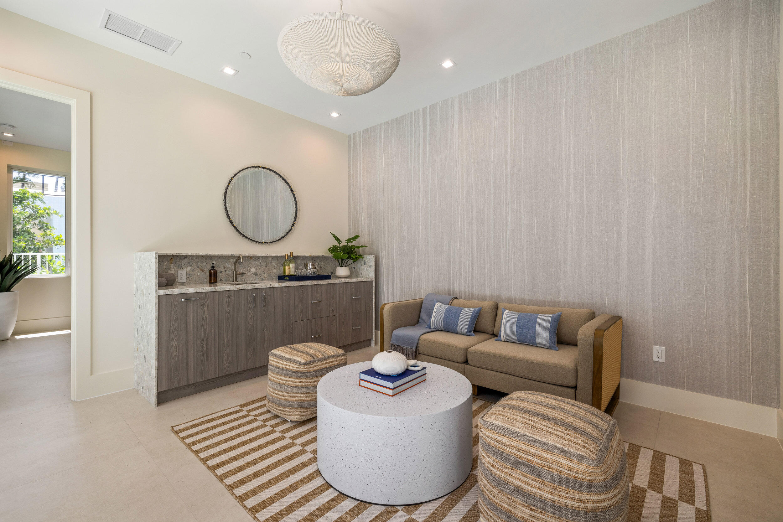 812 Palm Trail