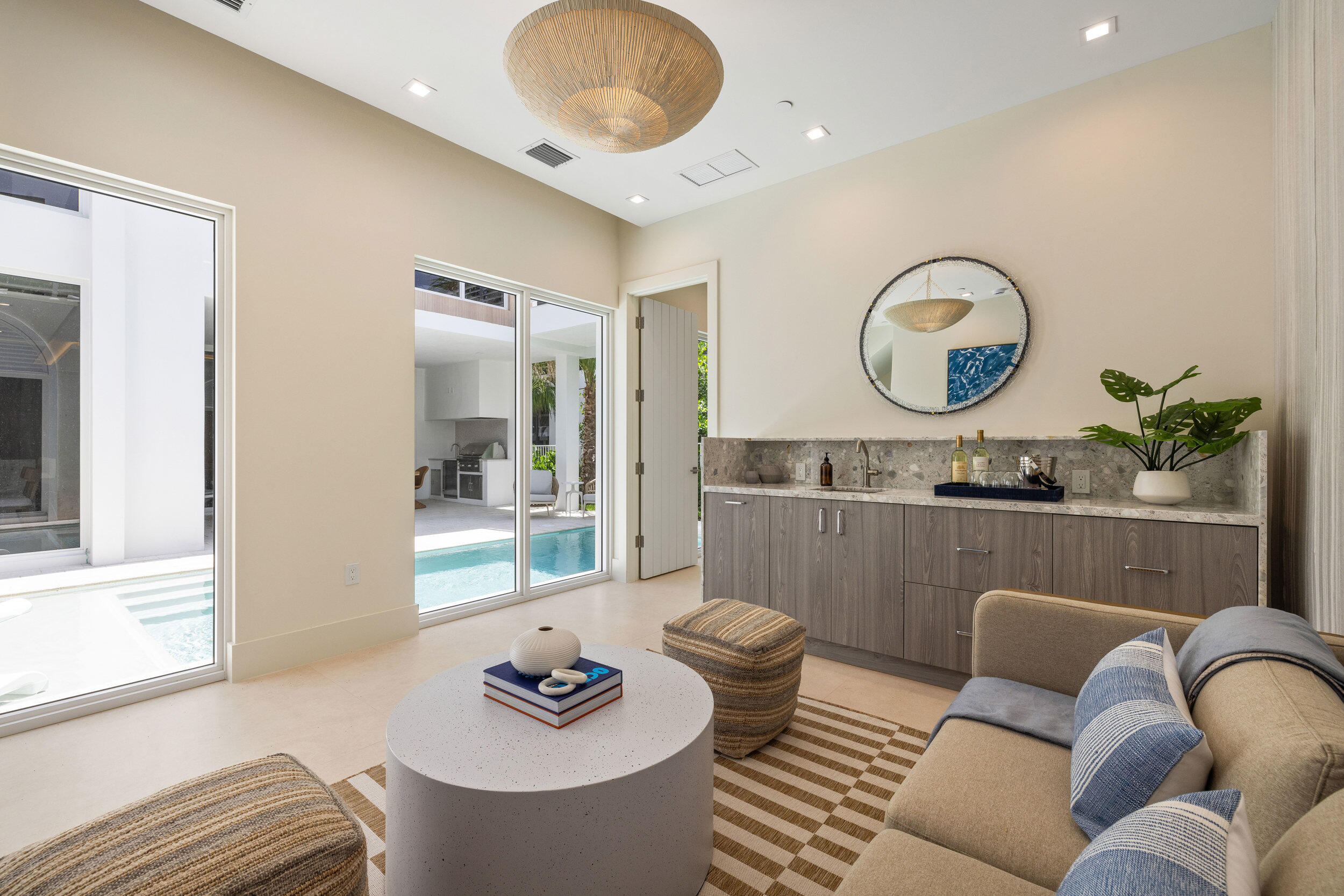 812 Palm Trail
