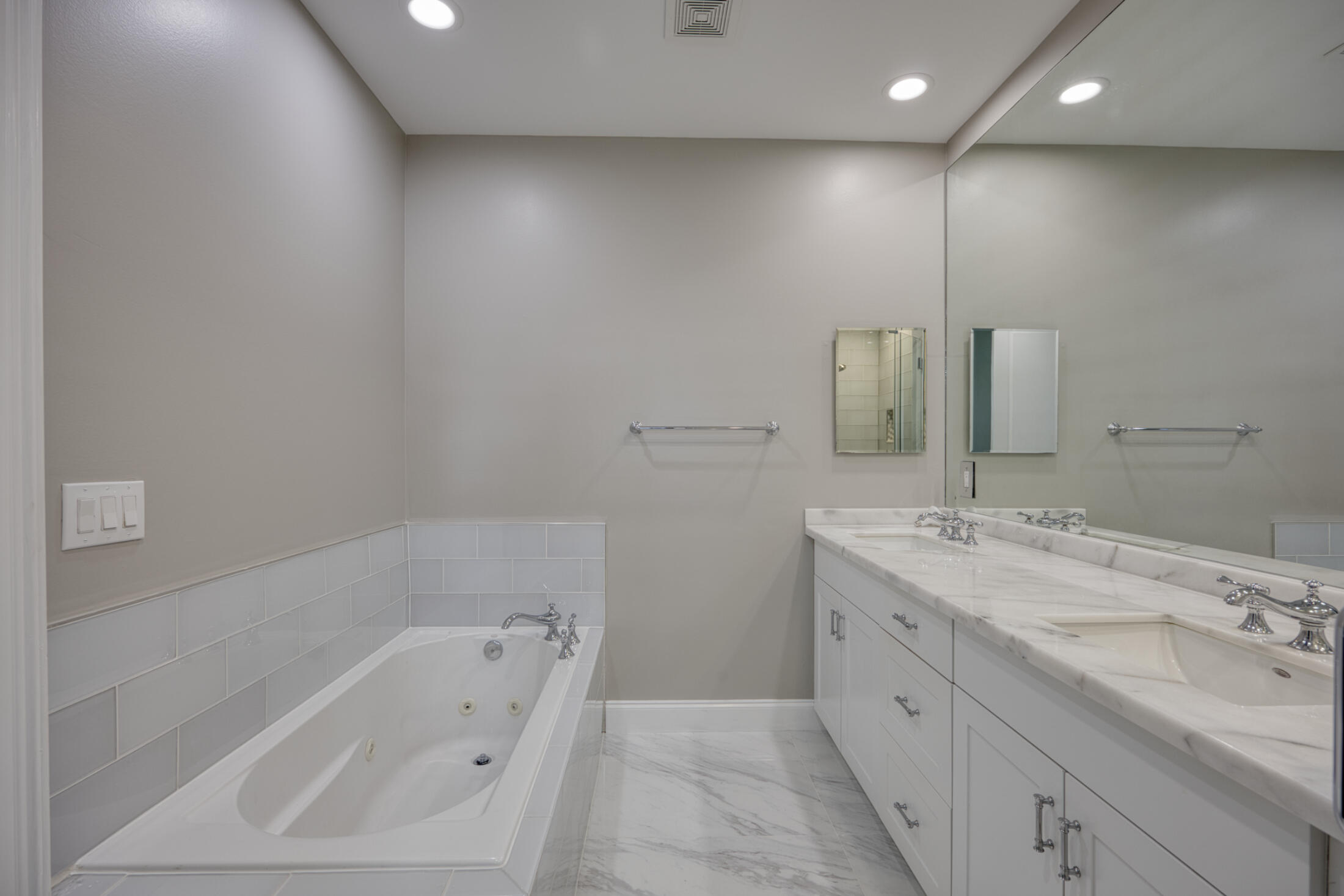 1030 W Heritage Club Circle