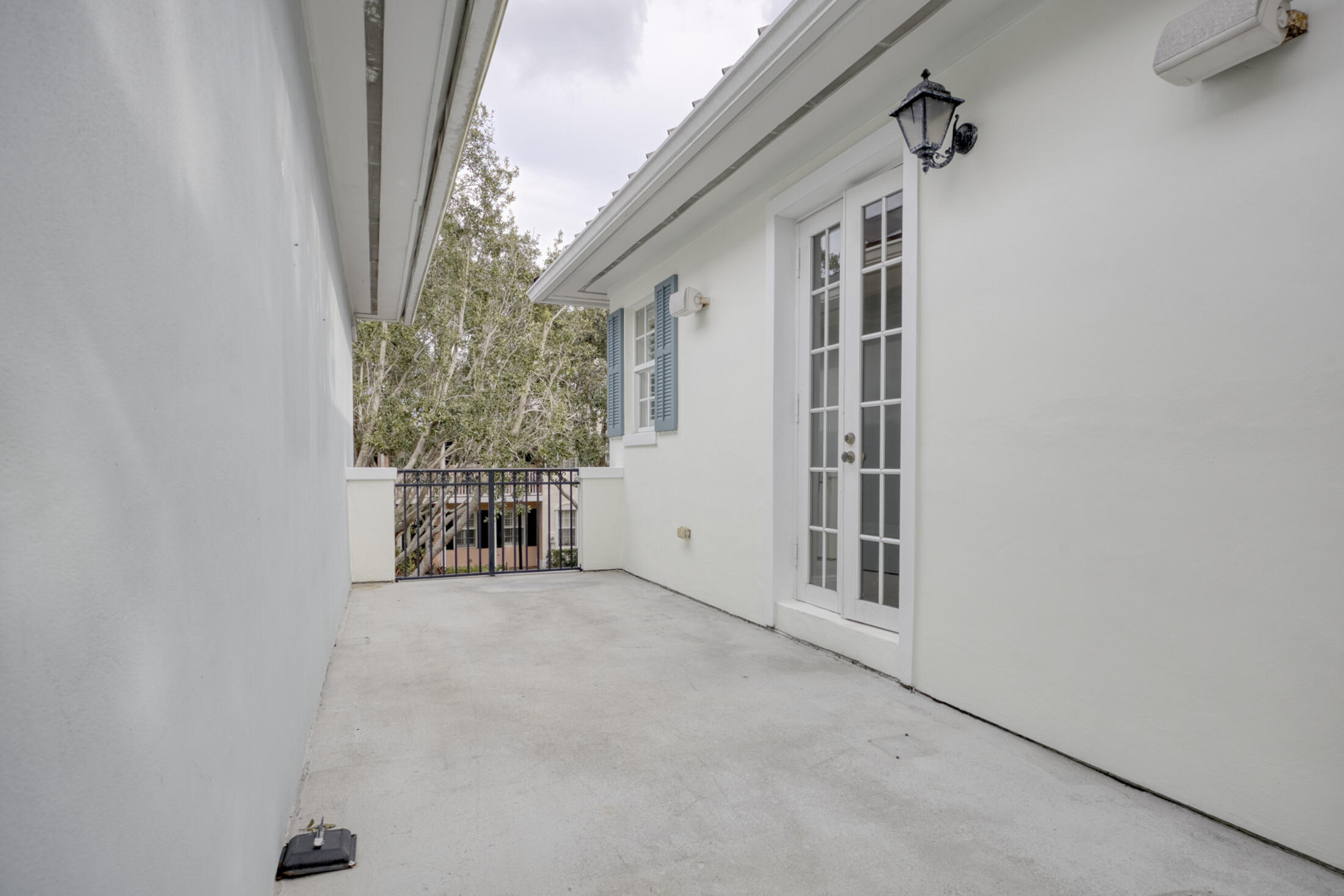 1030 W Heritage Club Circle