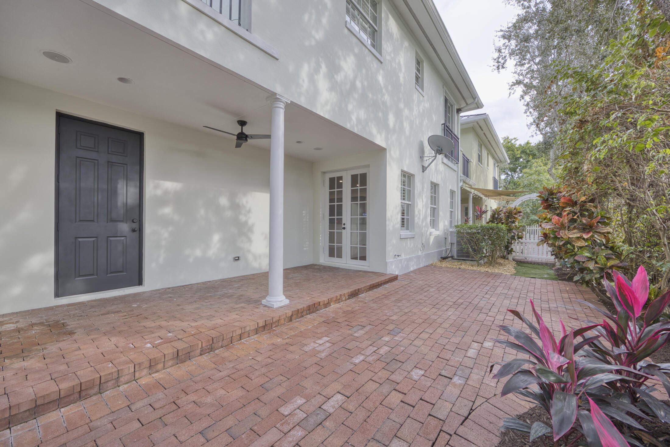 1030 W Heritage Club Circle