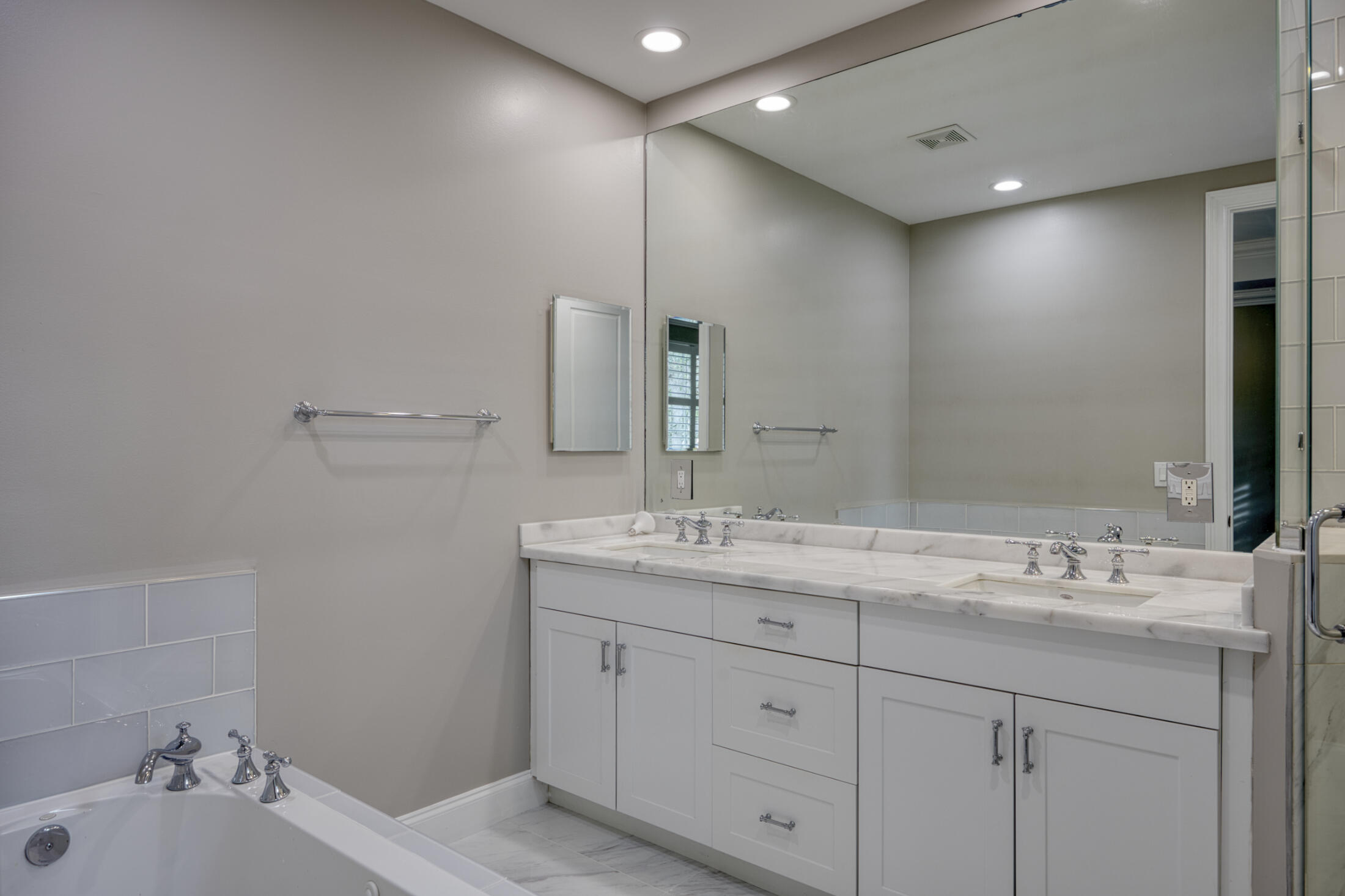 1030 W Heritage Club Circle