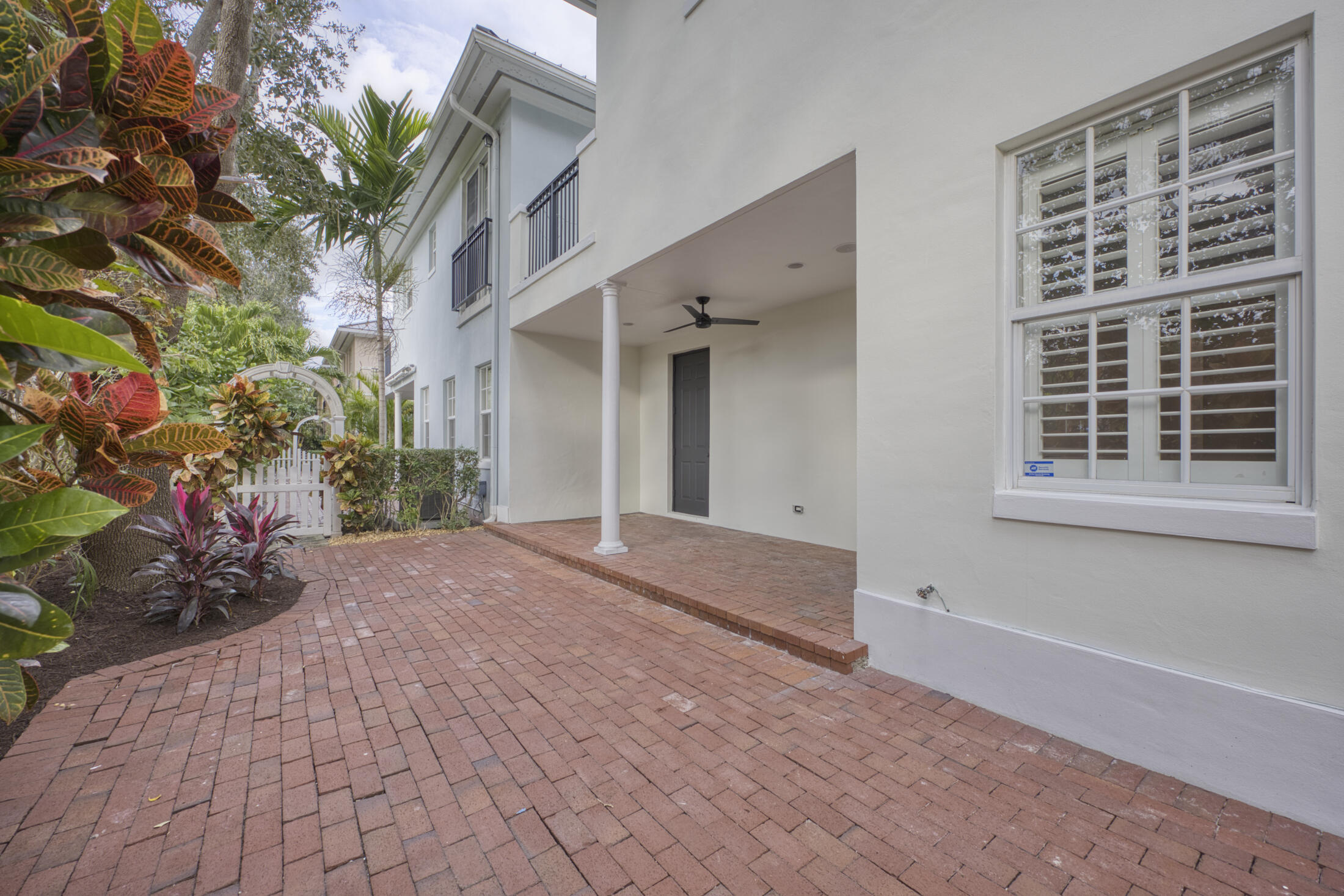 1030 W Heritage Club Circle