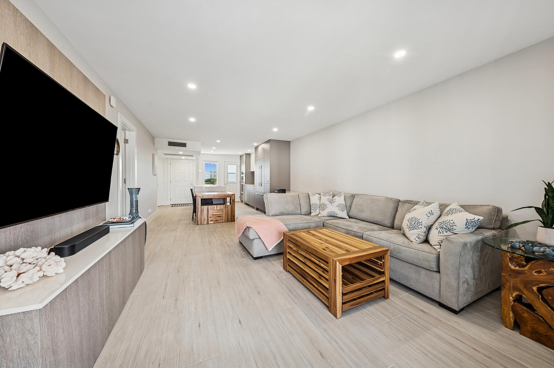 2871 N Ocean Boulevard M436