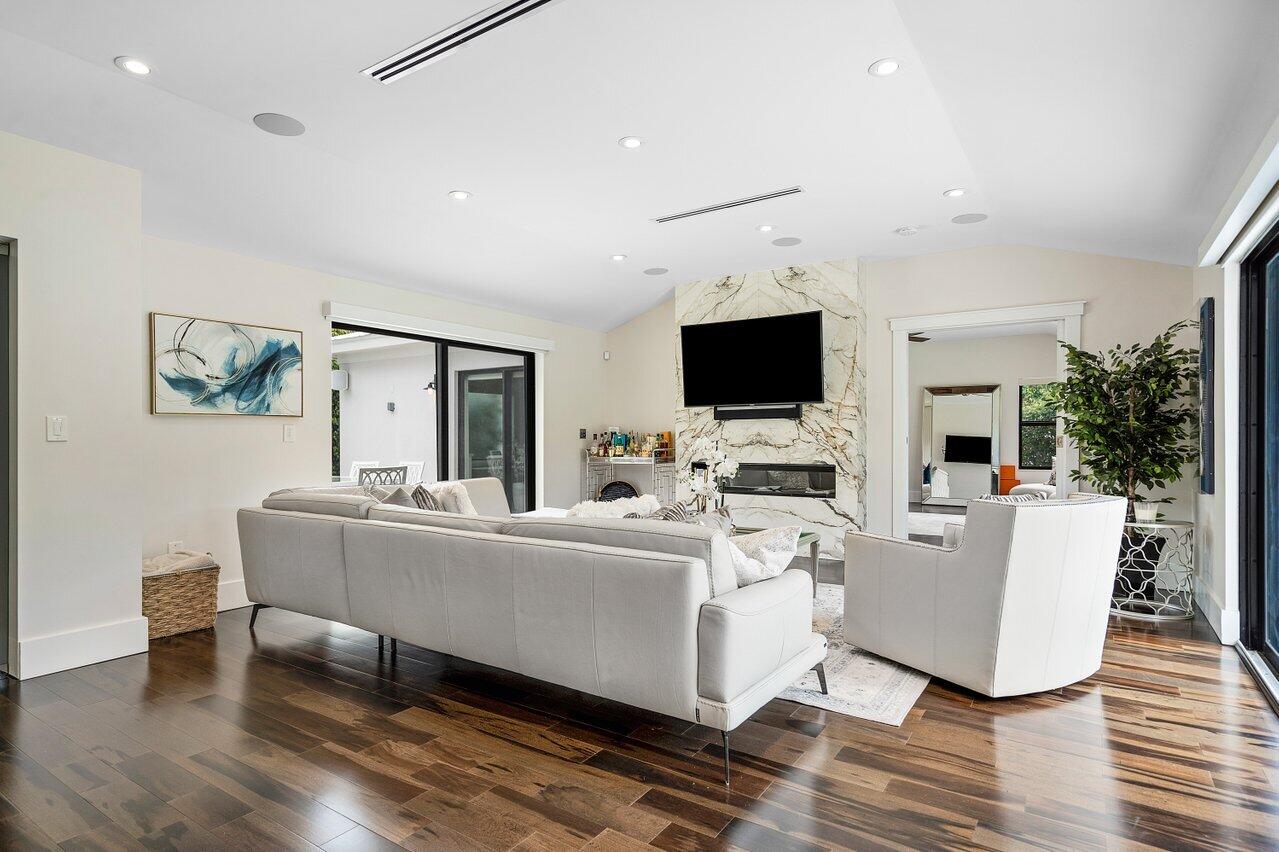 1117 Lake Drive