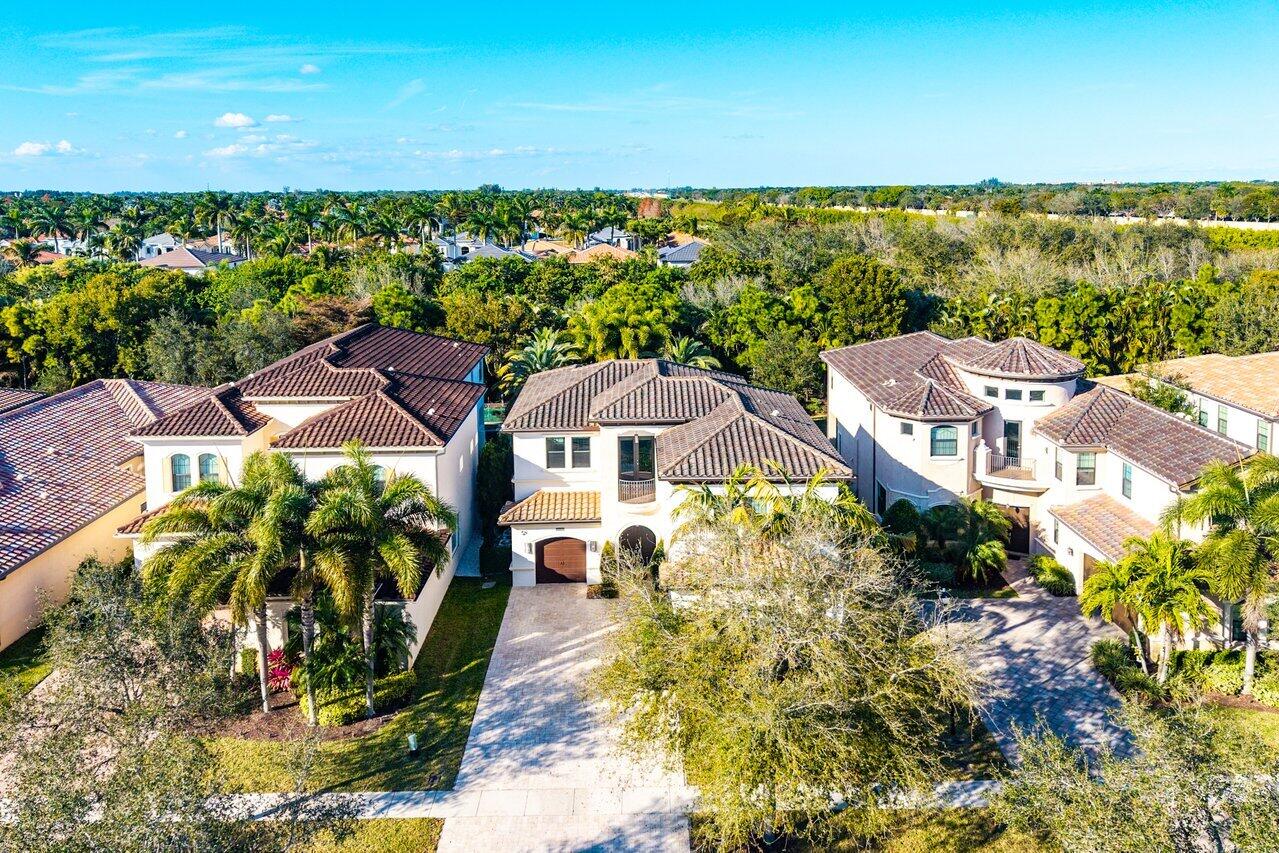 8221 Banpo Bridge Way