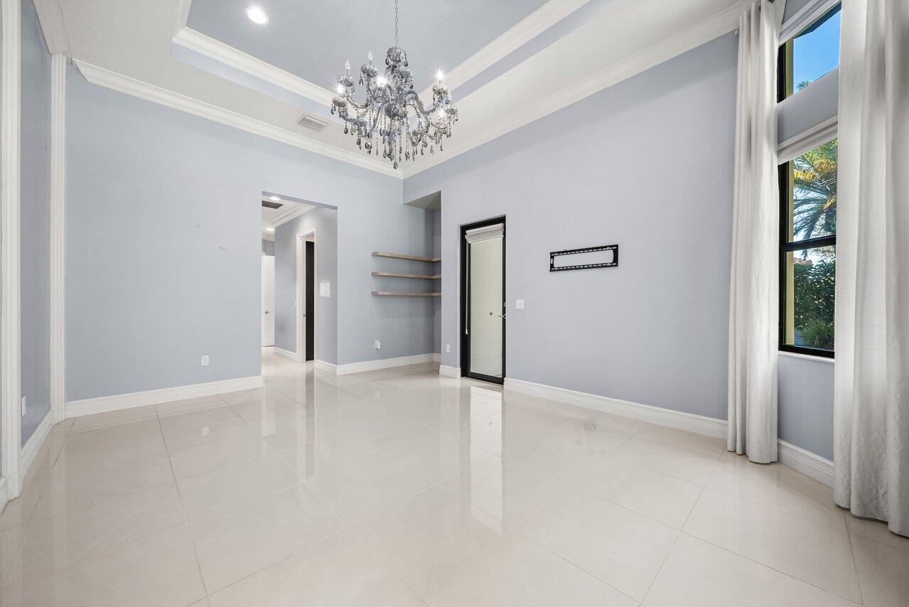 8221 Banpo Bridge Way