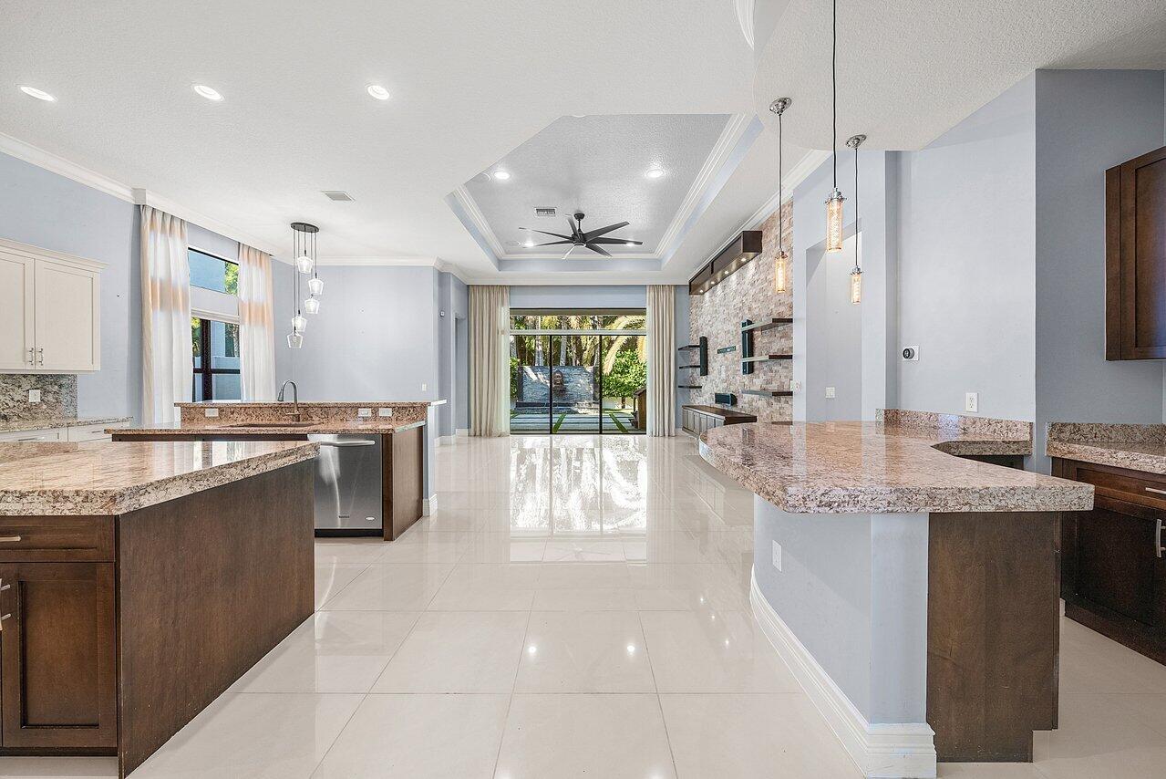 8221 Banpo Bridge Way