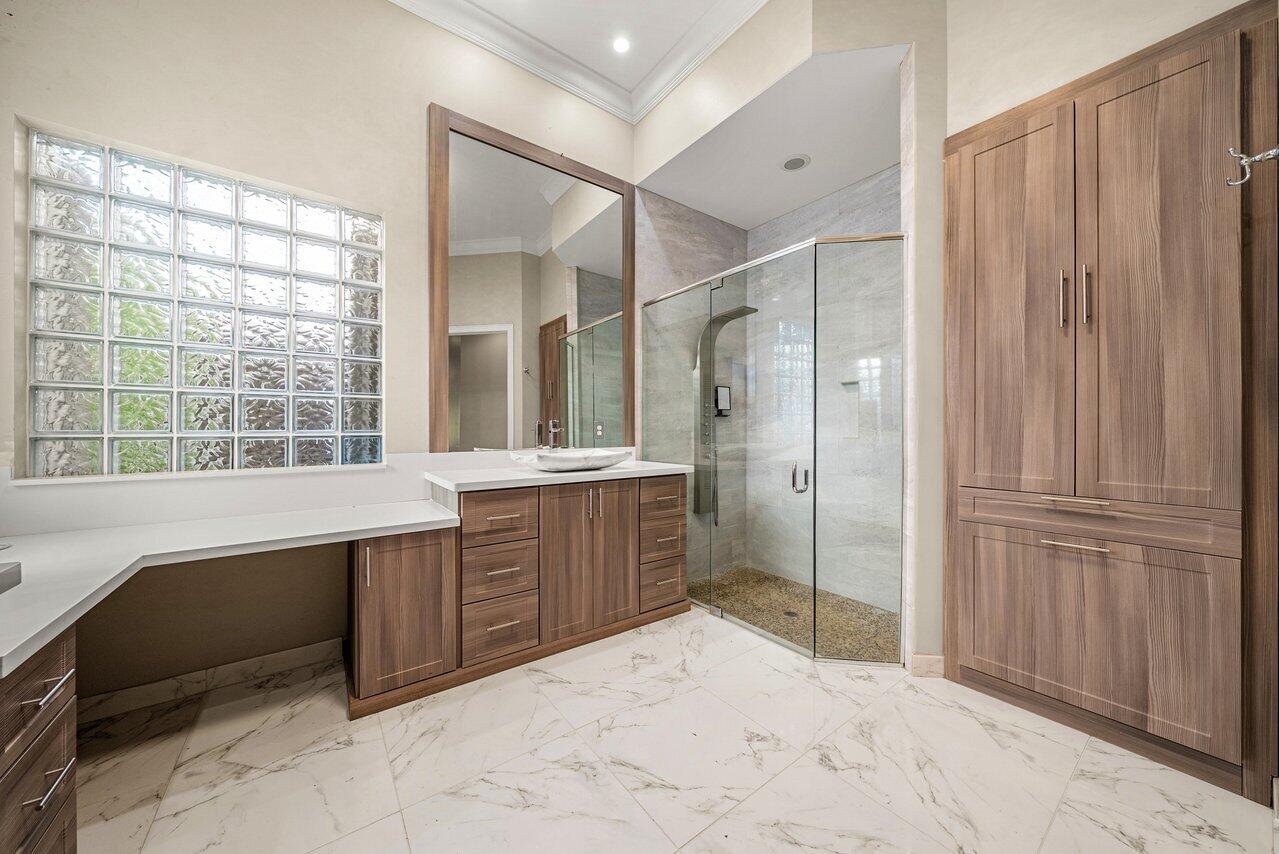 8221 Banpo Bridge Way