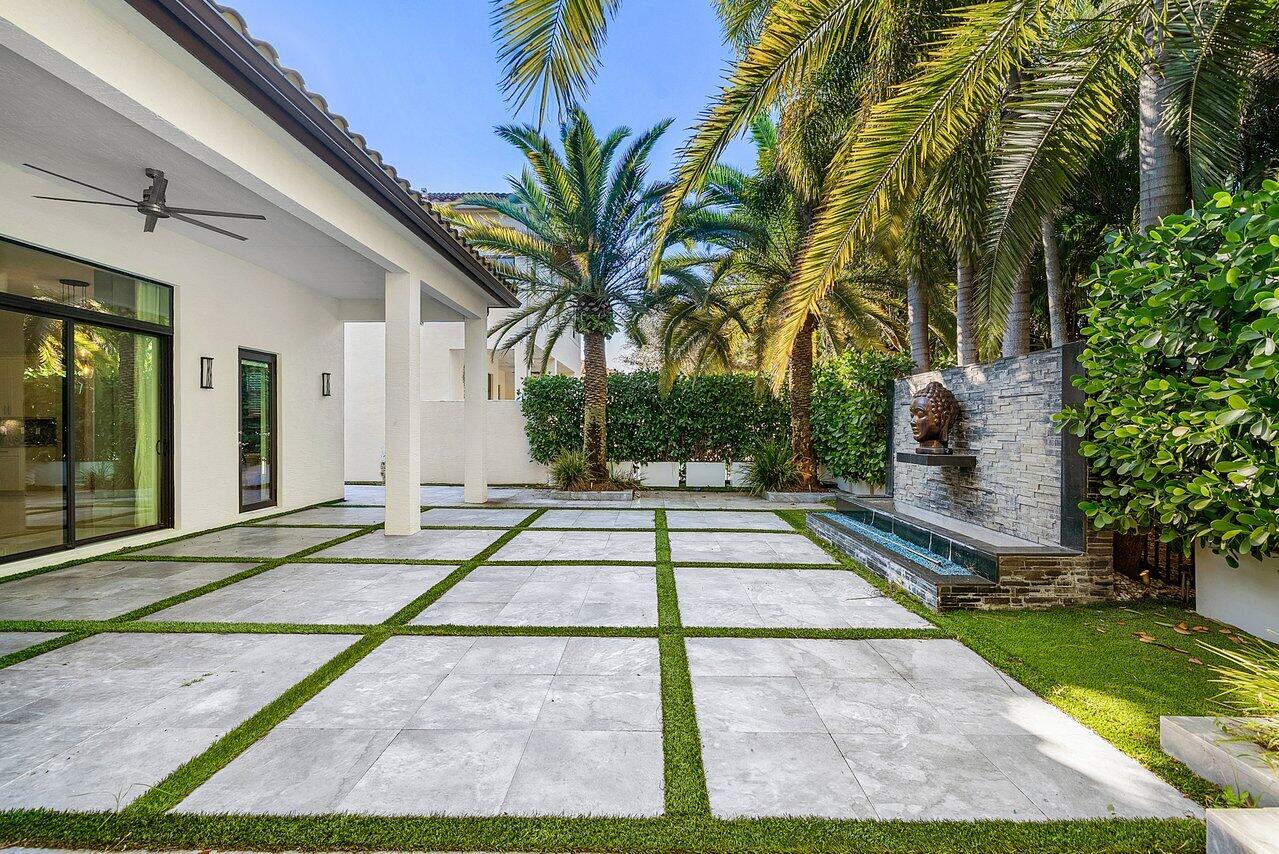 8221 Banpo Bridge Way