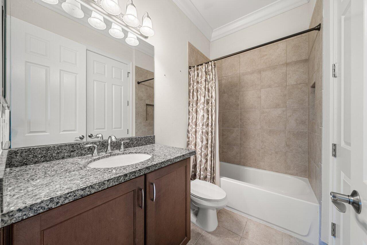 8221 Banpo Bridge Way