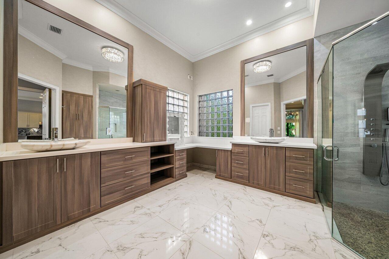 8221 Banpo Bridge Way